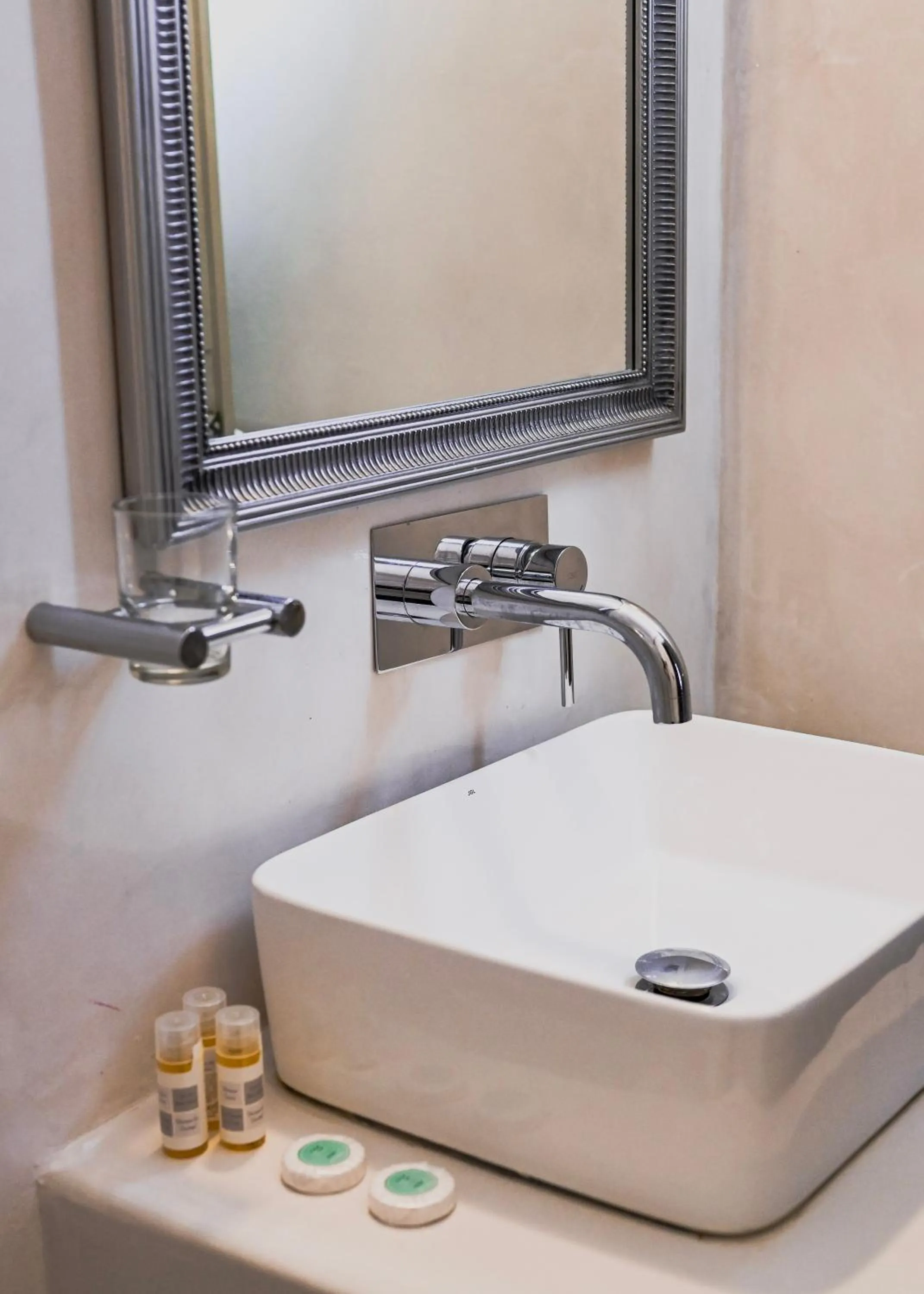 Bathroom in Summer Shades Hotel - ex Arkoulis