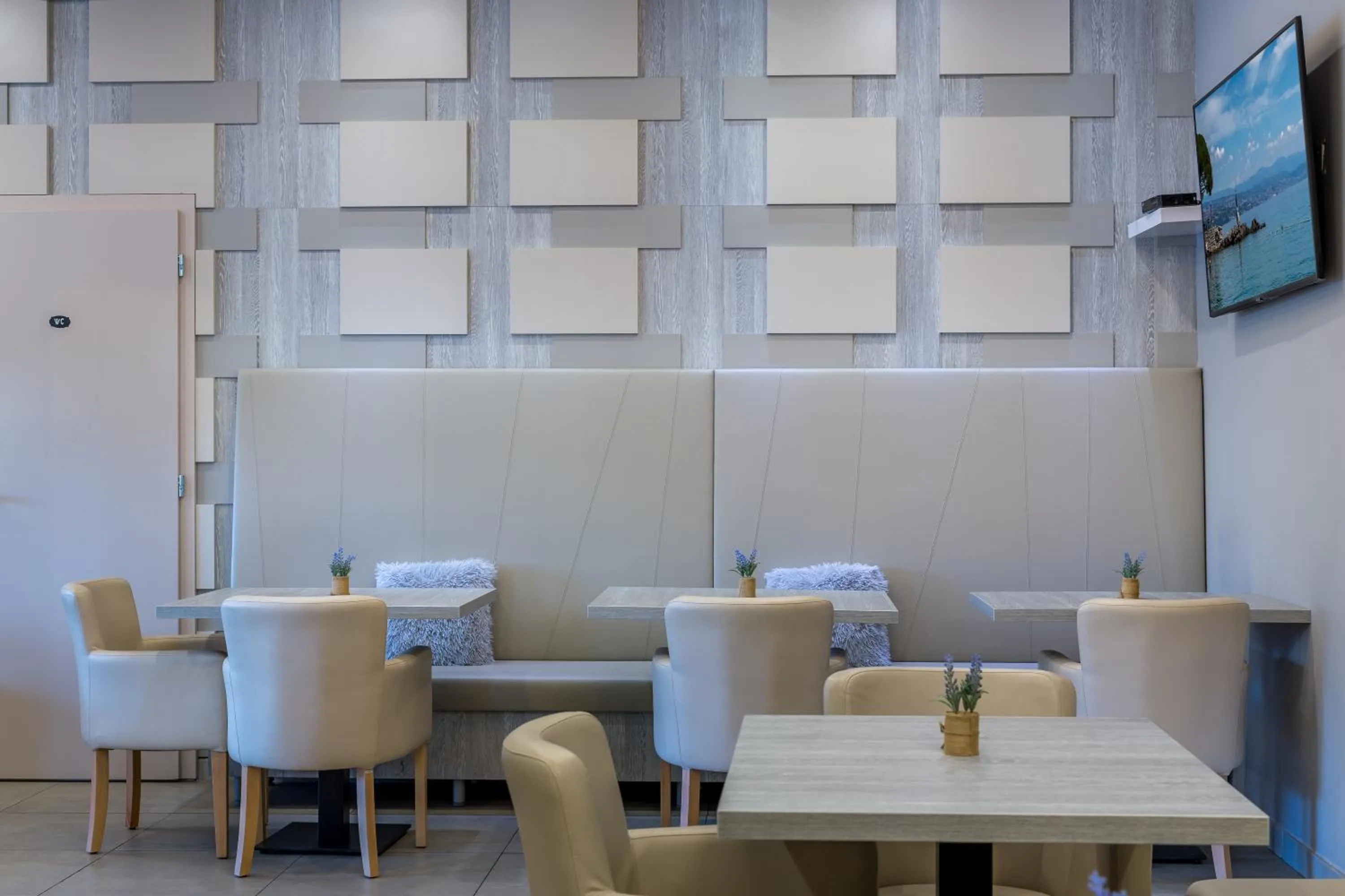 Restaurant/places to eat in Apartments & Rooms Preelook