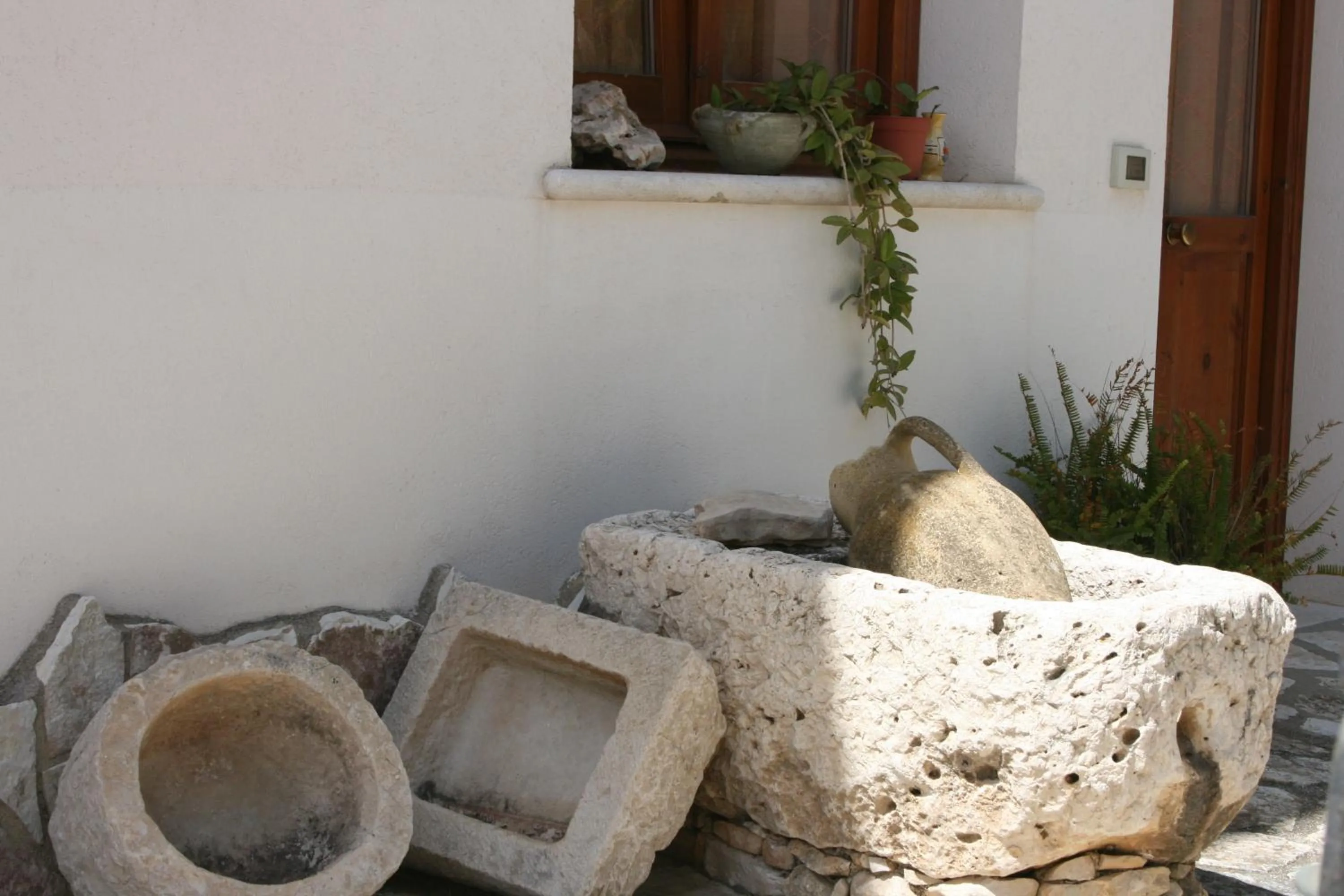 Decorative detail in Hotel Il Cortile