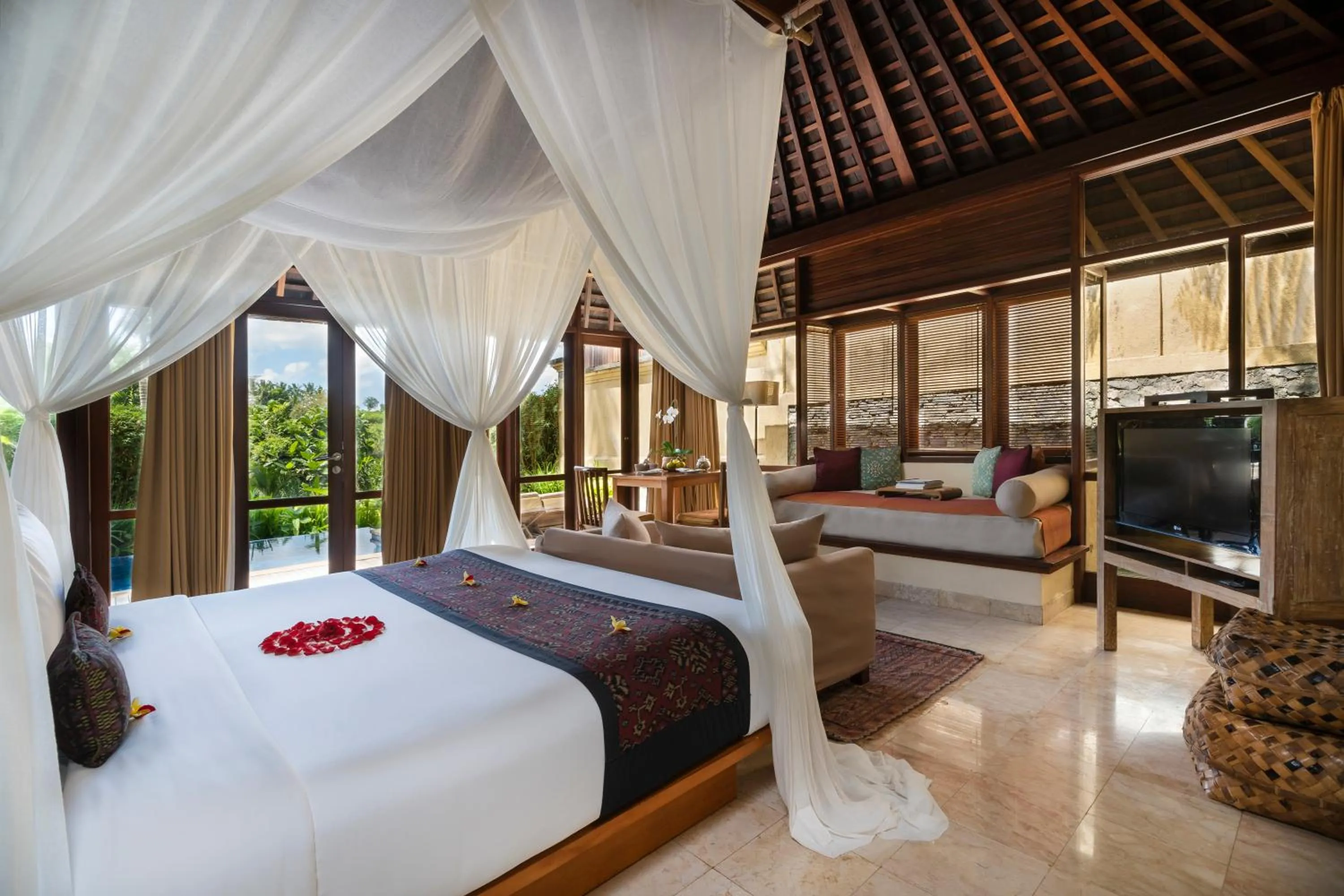 TV and multimedia, Bed in Komaneka at Tanggayuda Ubud