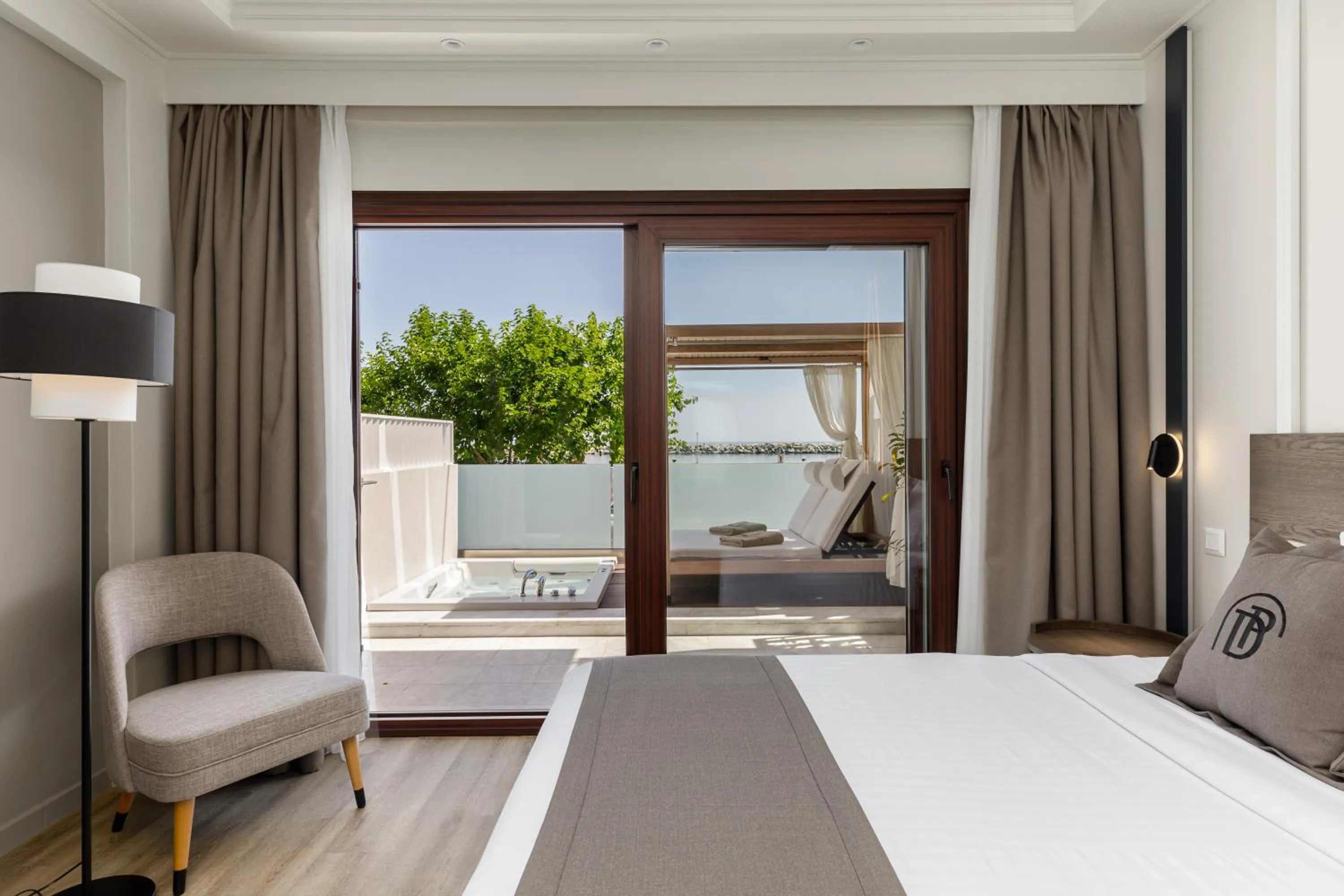 View (from property/room), Bed in Diverso Platamon, Luxury Hotel & Suites