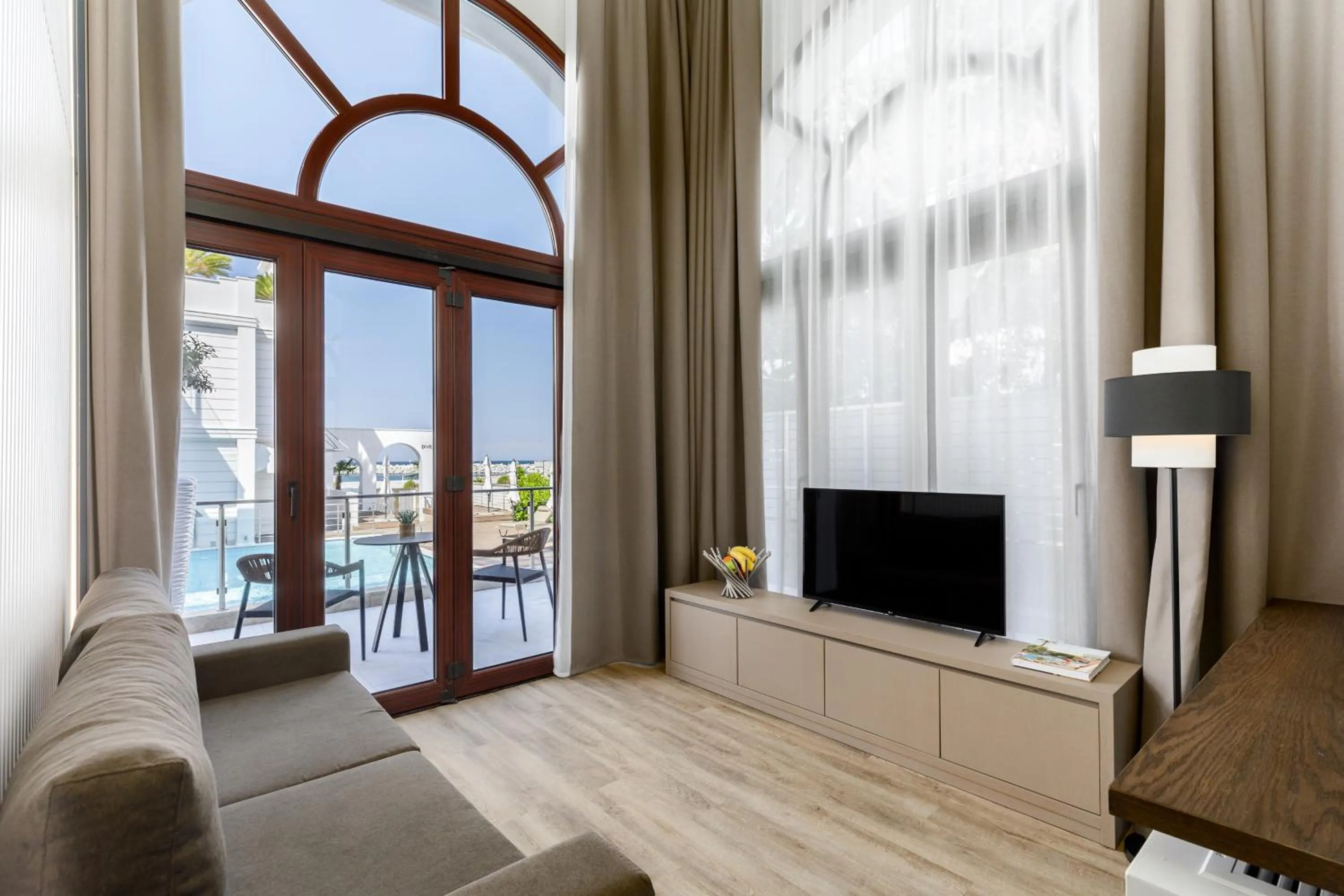 TV and multimedia in Diverso Platamon, Luxury Hotel & Suites