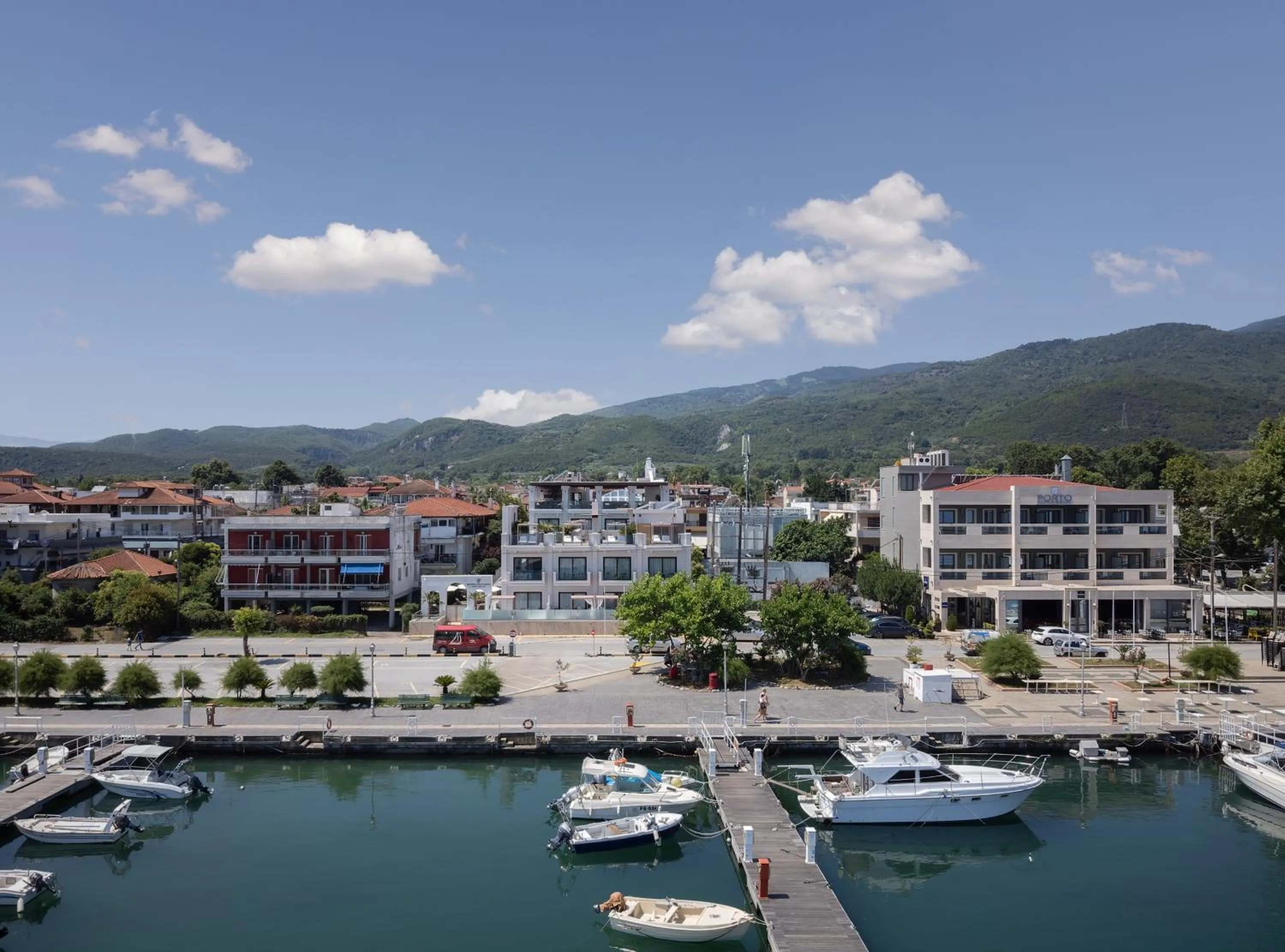 Property building in Diverso Platamon, Luxury Hotel & Suites