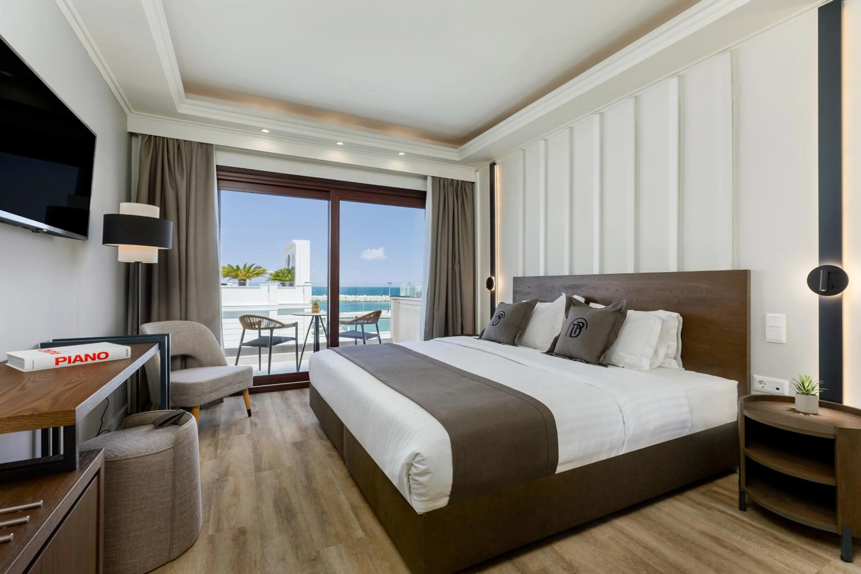 View (from property/room), Bed in Diverso Platamon, Luxury Hotel & Suites