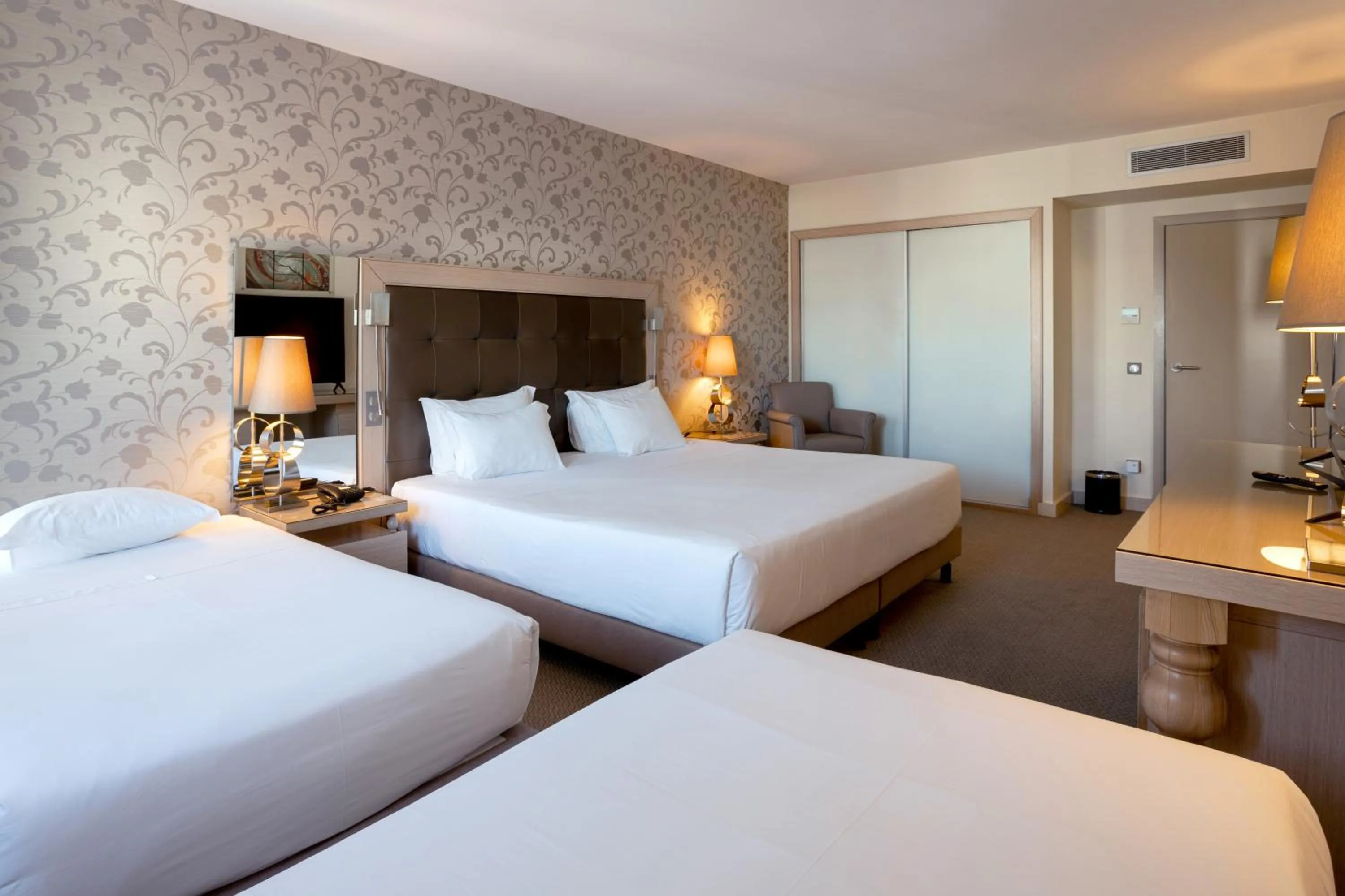 Bedroom, Bed in Hotel Porta do Sol Conference & SPA