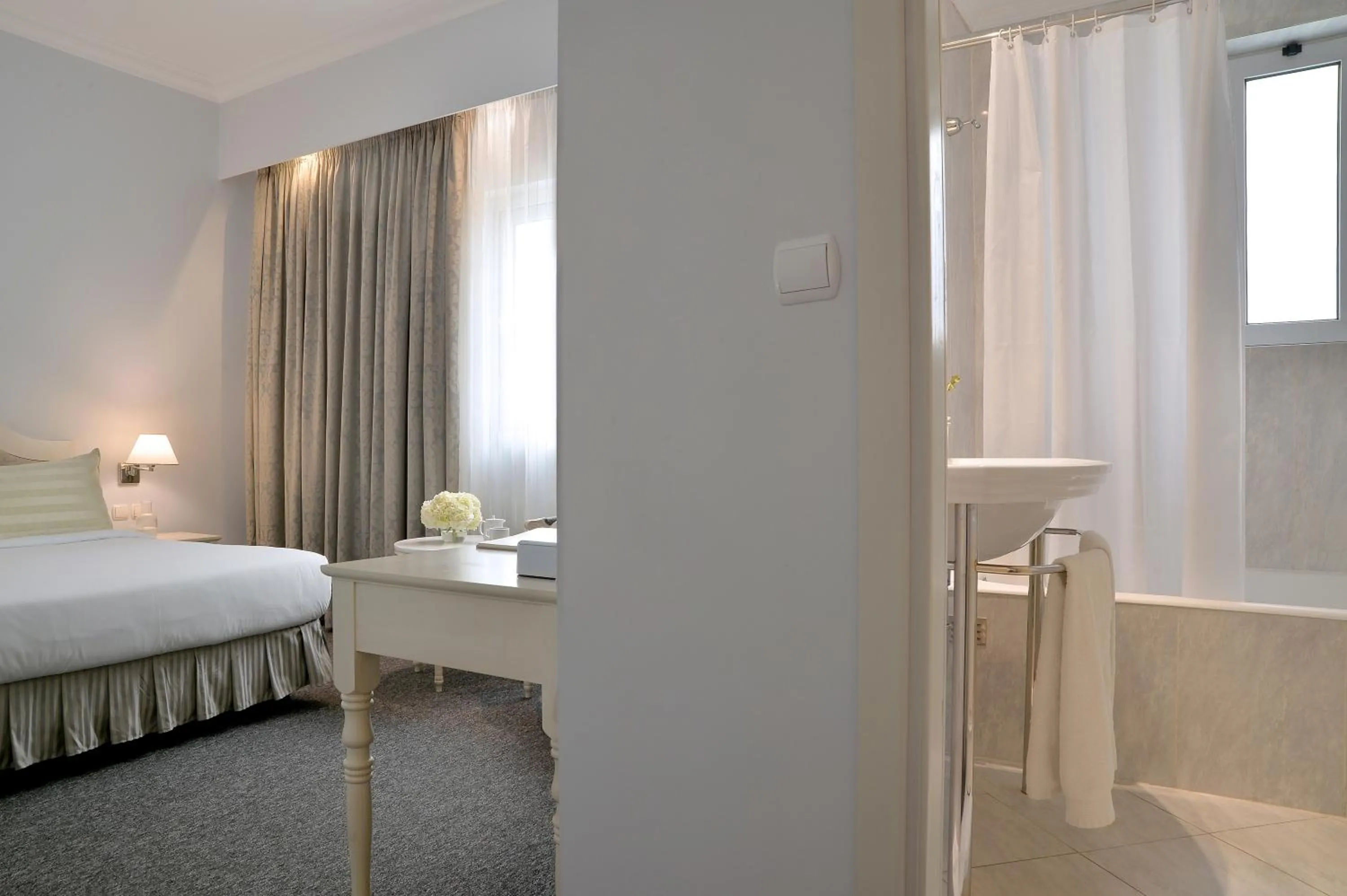 Bedroom, Bed in Airotel Stratos Vassilikos Hotel