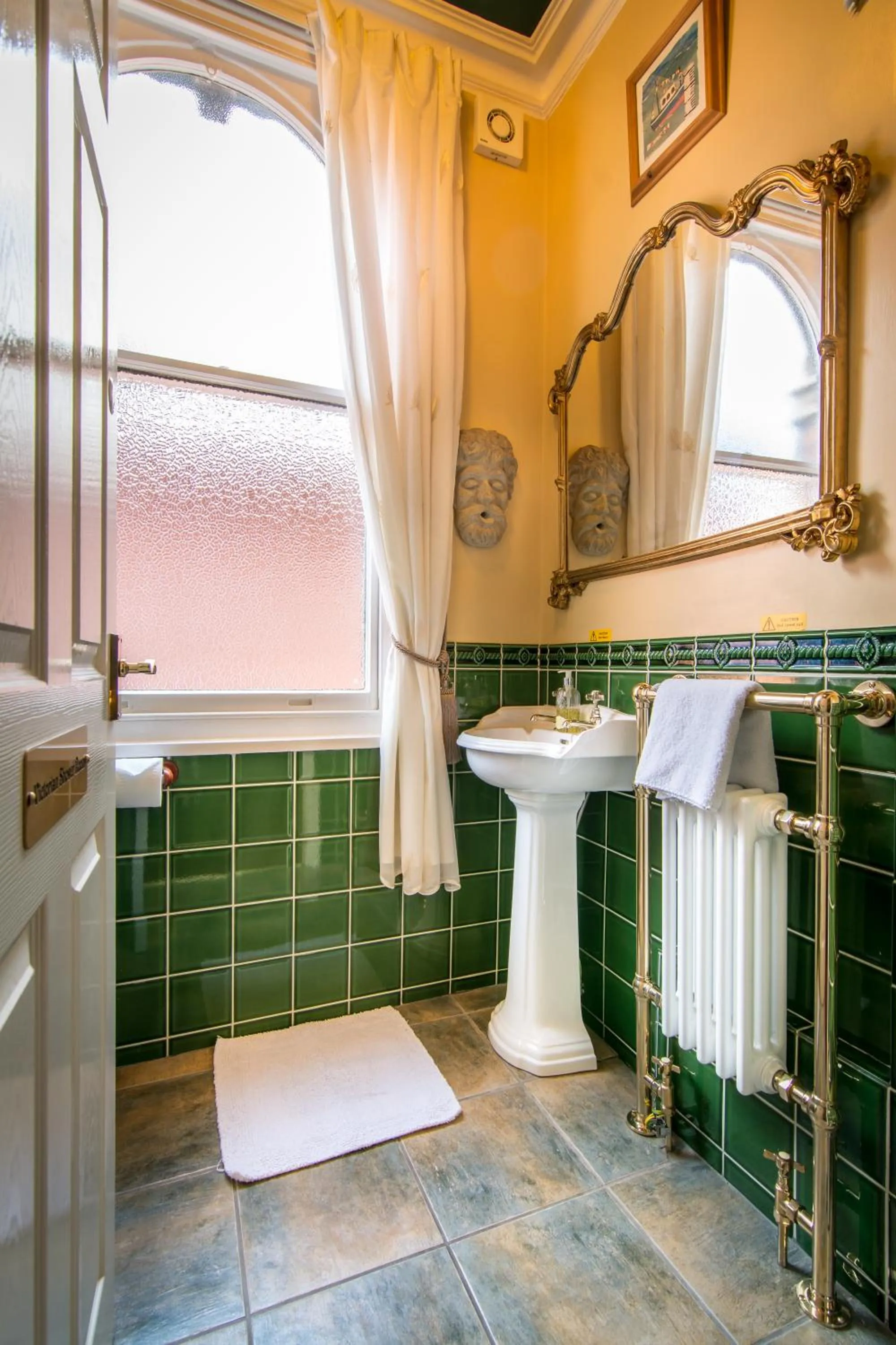 Shower in Creston Villa Guest House