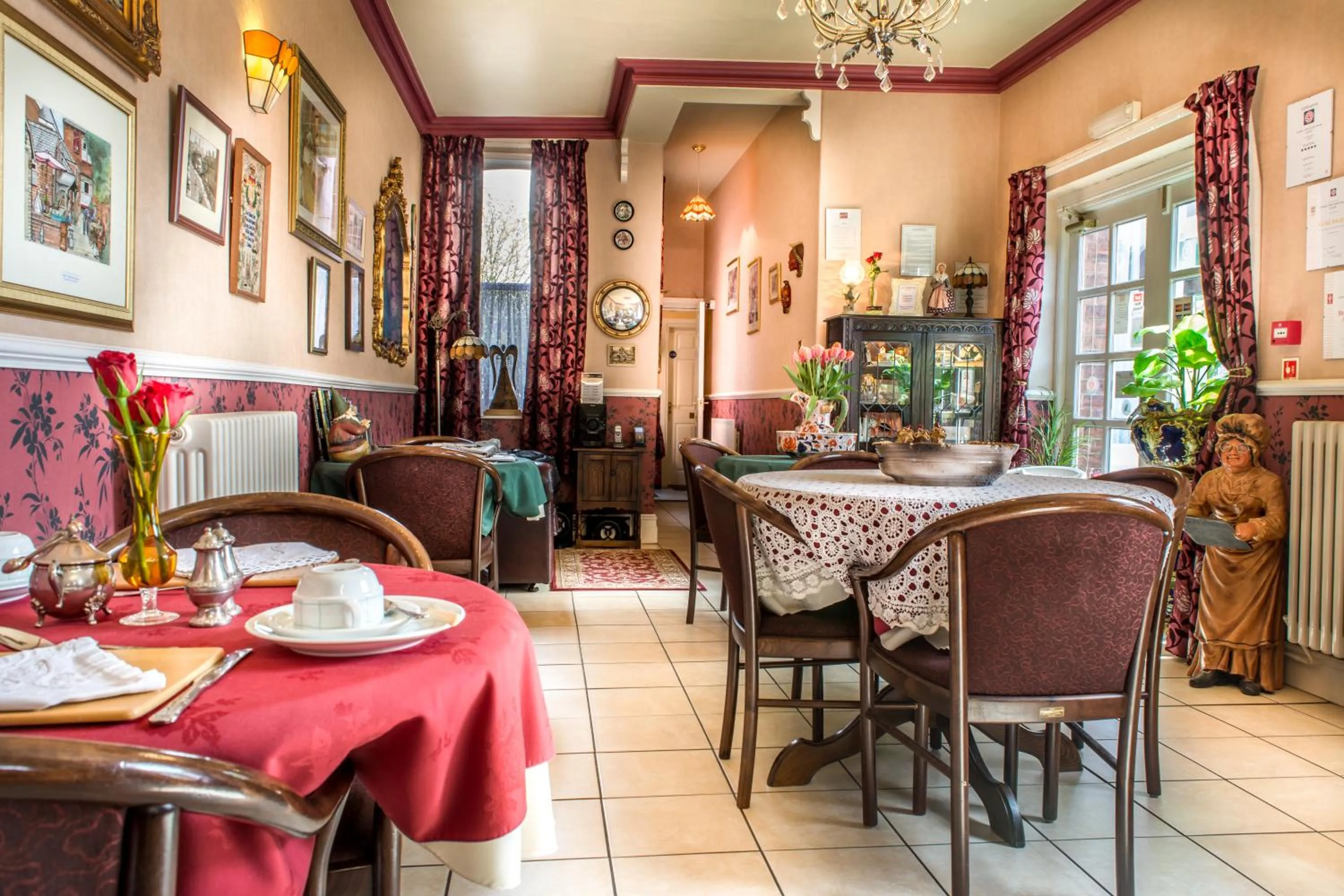 Dining area in Creston Villa Guest House