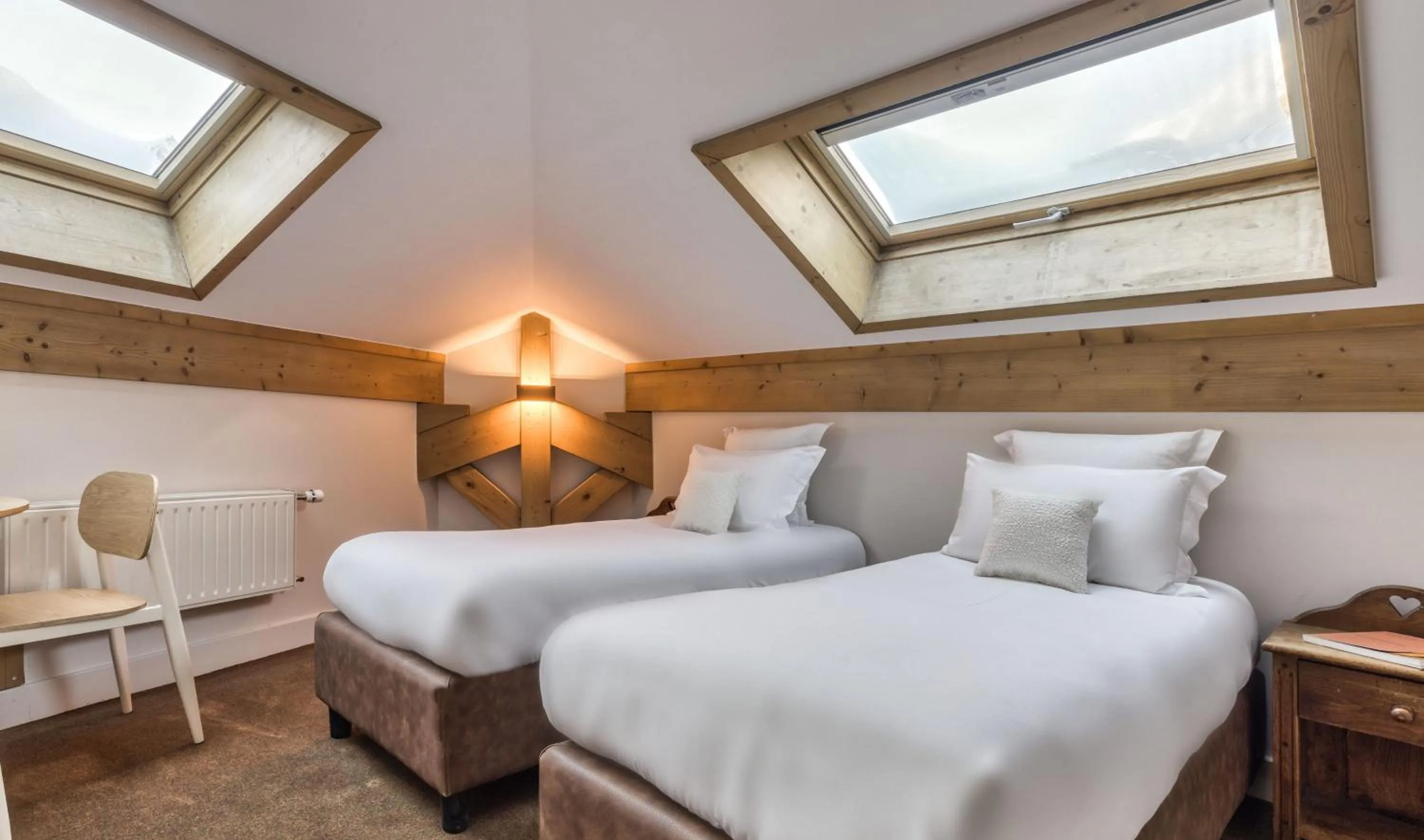 Bed in Les Gourmets - Chalet Hotel