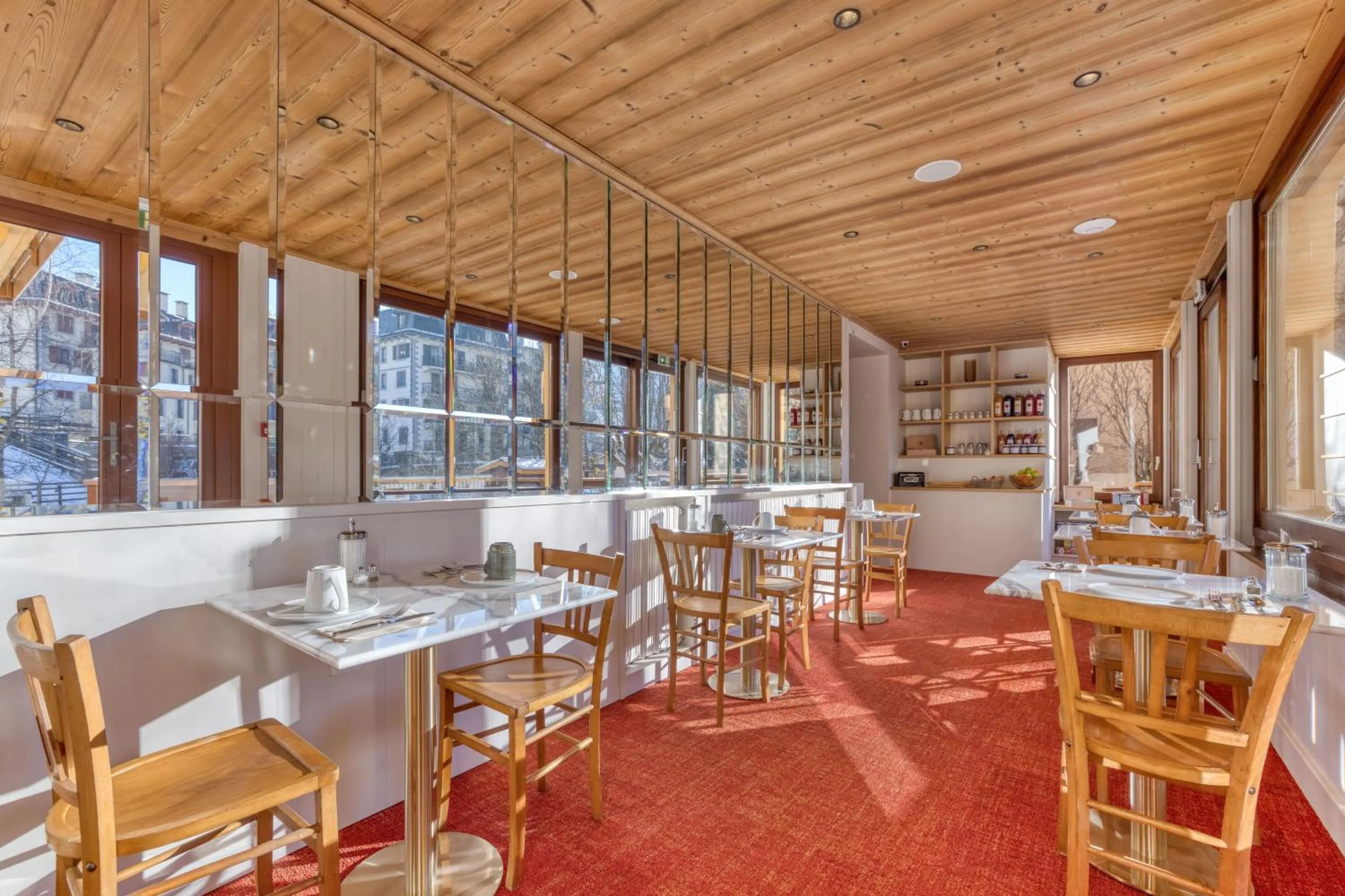 Breakfast in Les Gourmets - Chalet Hotel