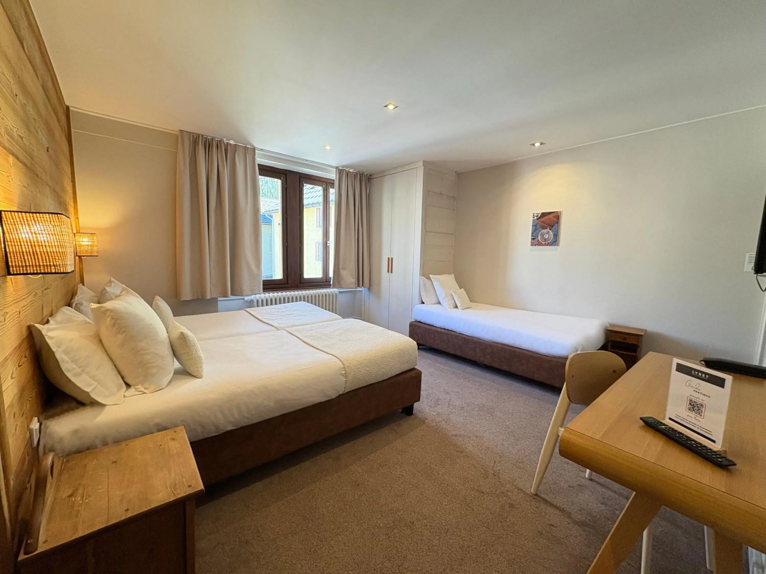 Bedroom, Bed in Hôtel Lyret