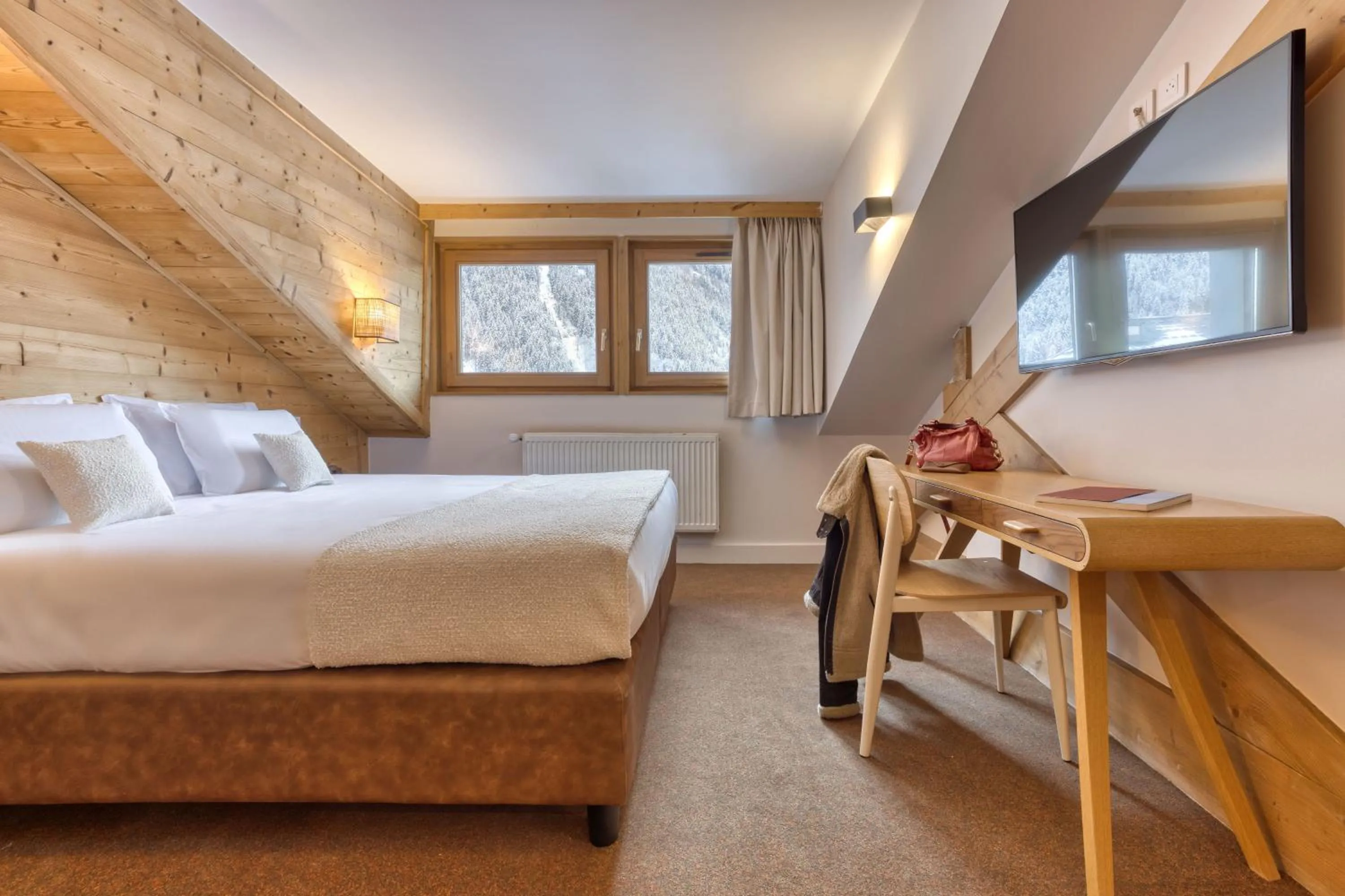 Bed in Les Gourmets - Chalet Hotel