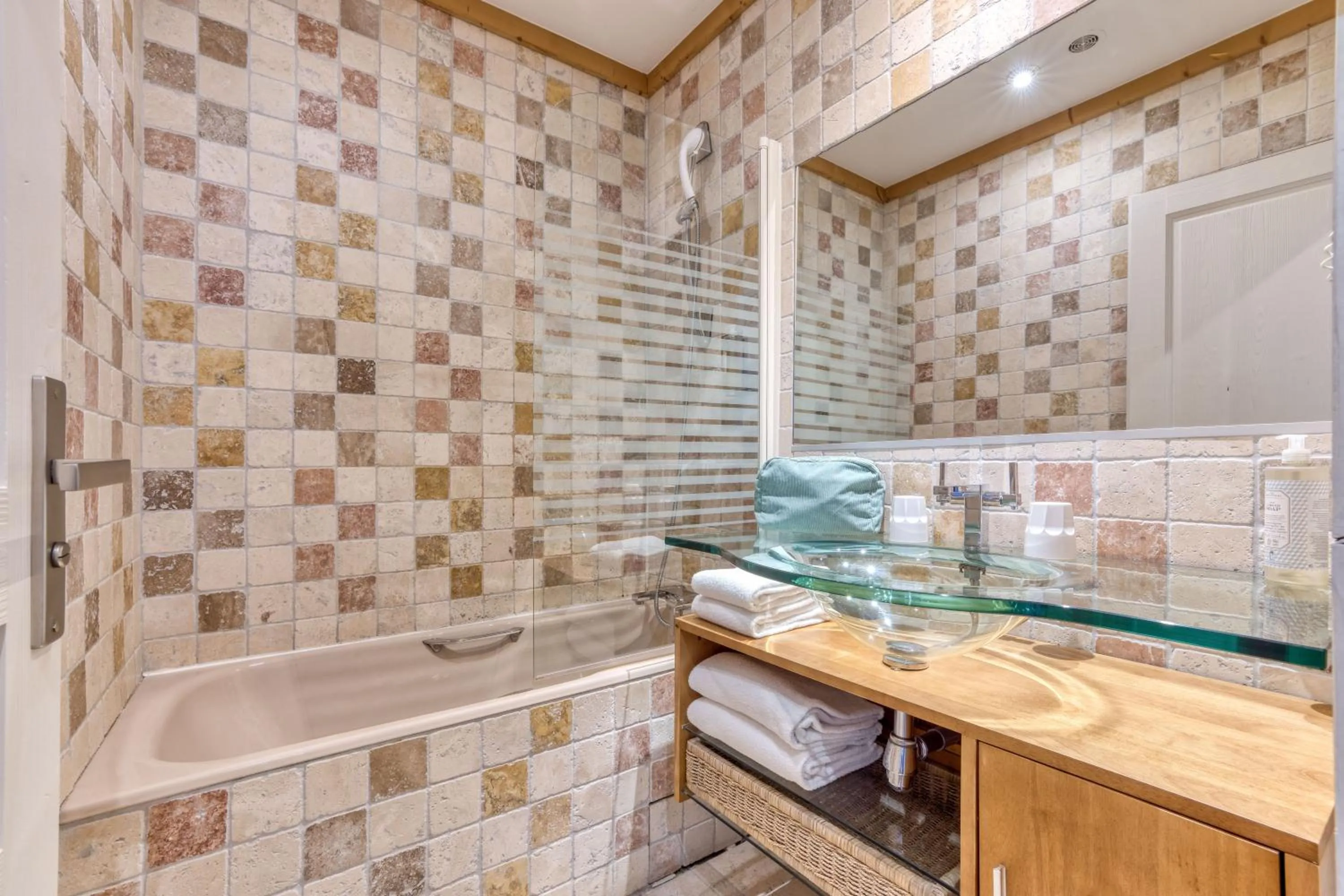 Bathroom in Les Gourmets - Chalet Hotel