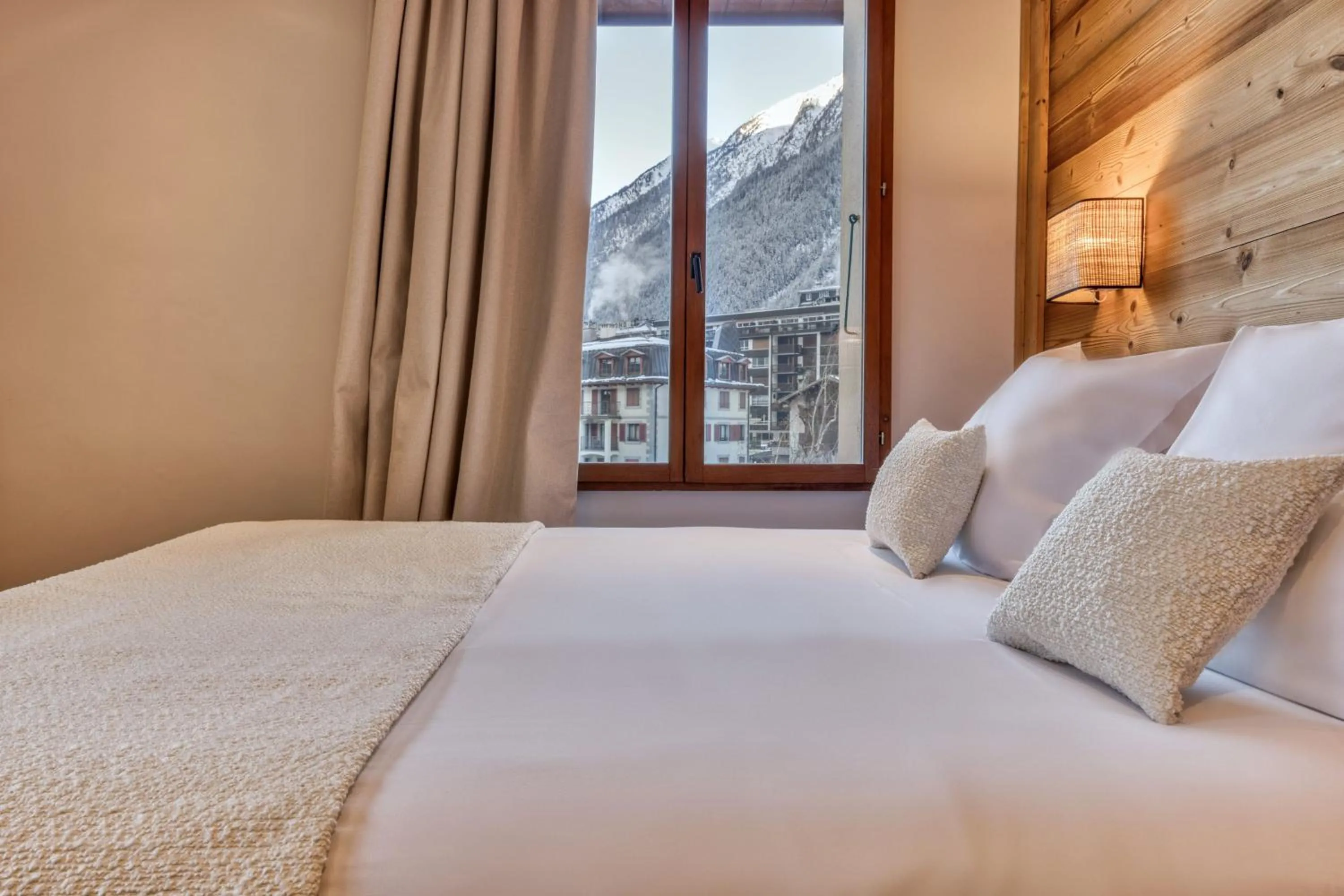Bed in Les Gourmets - Chalet Hotel