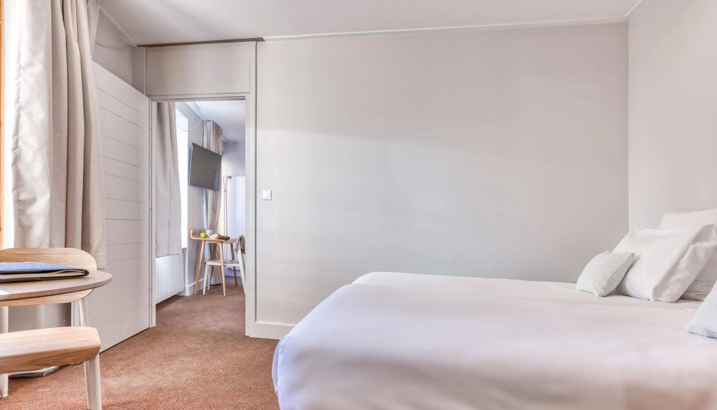 Bed in Les Gourmets - Chalet Hotel