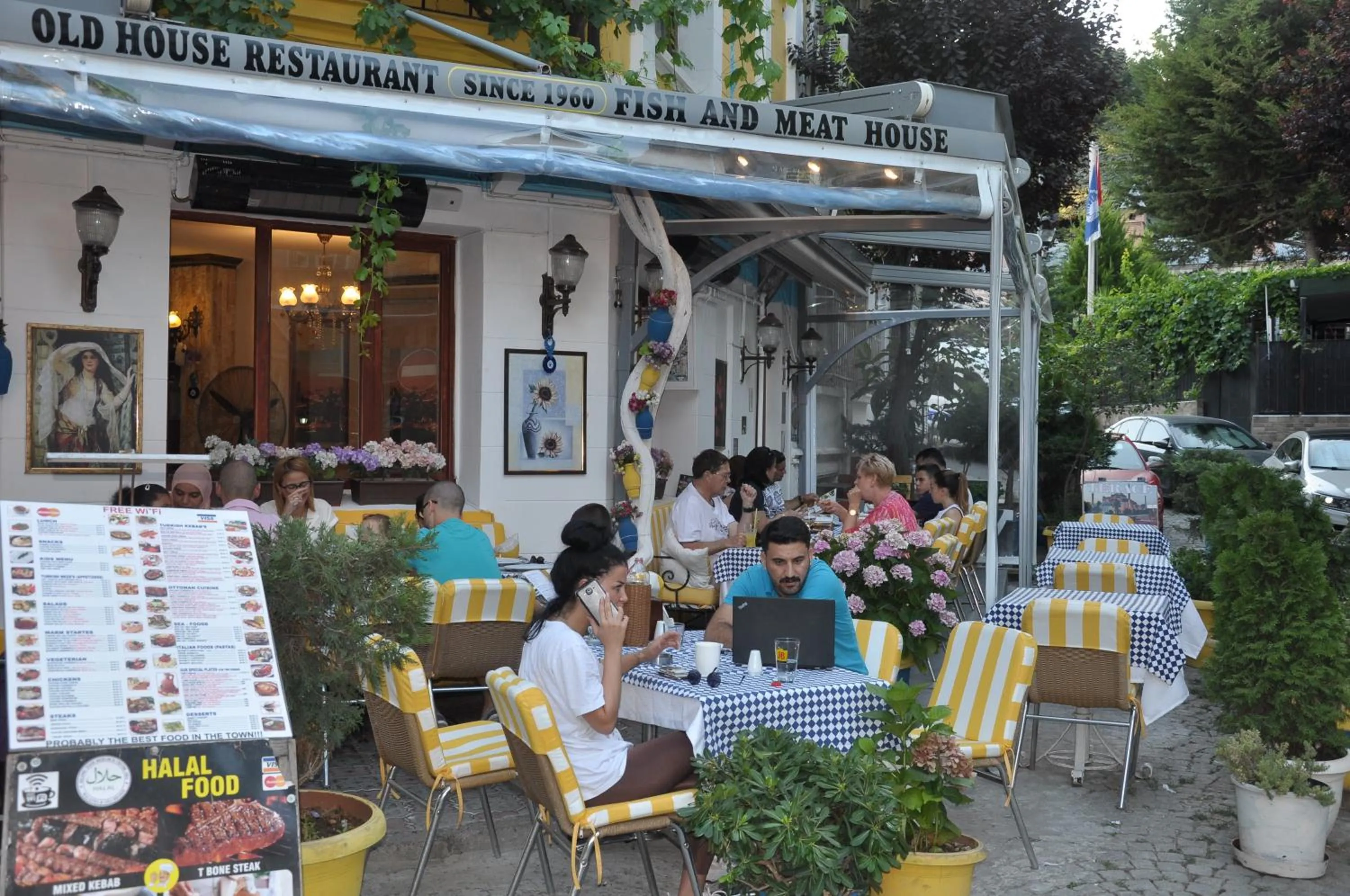 Restaurant/places to eat in Seven Dreams Hotel