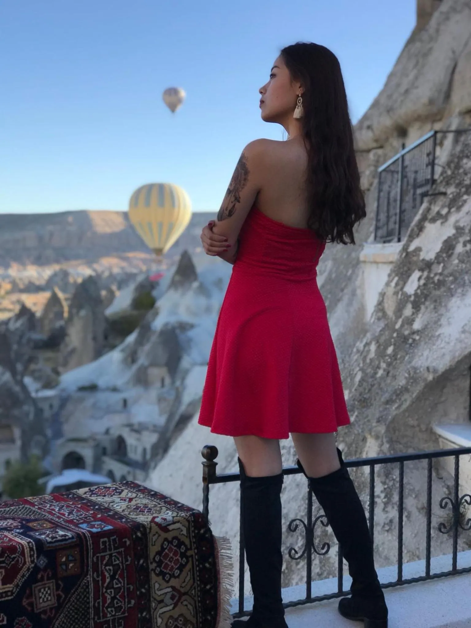 People in Arif Cave Hotel