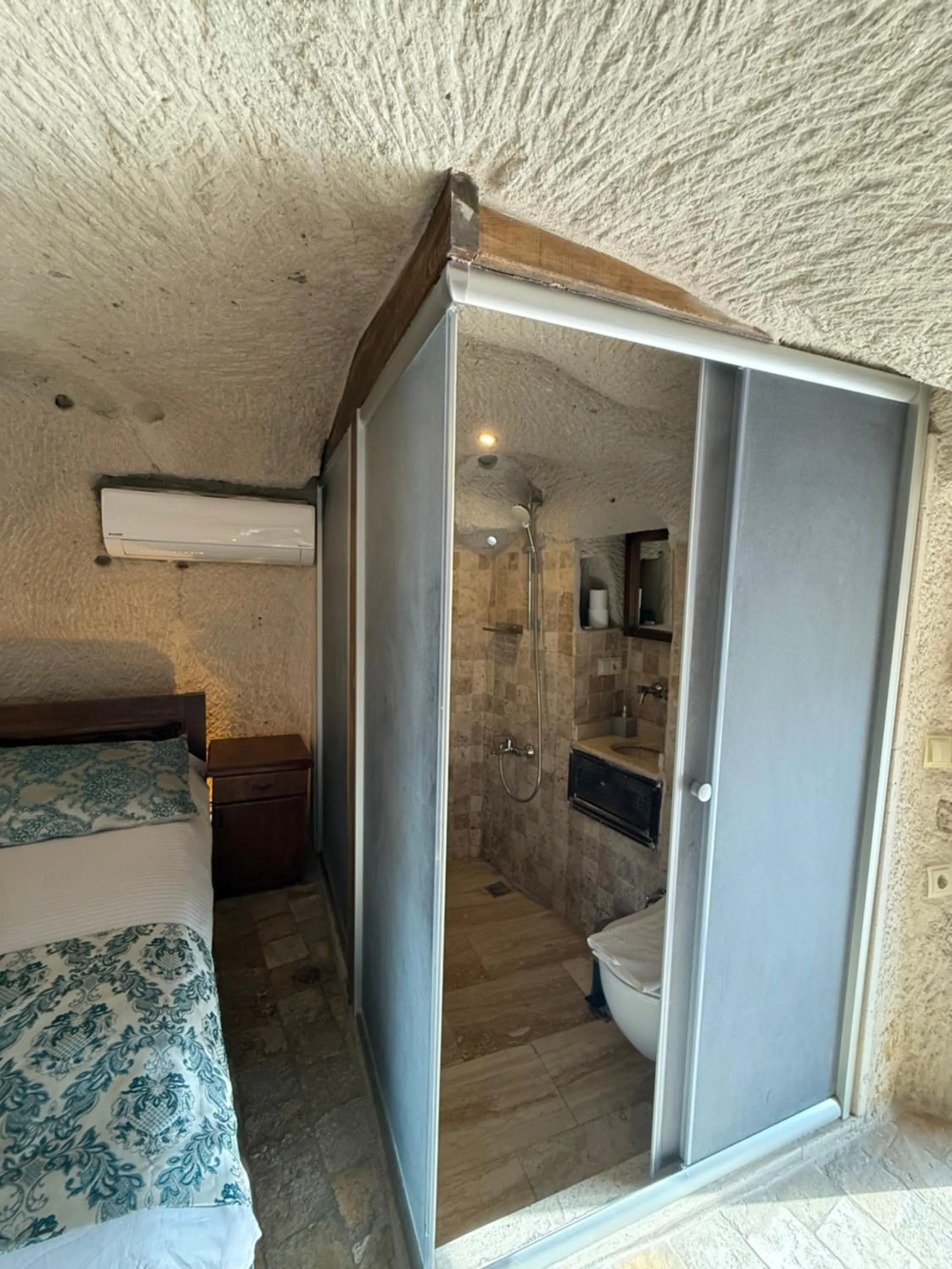 Bed in Arif Cave Hotel