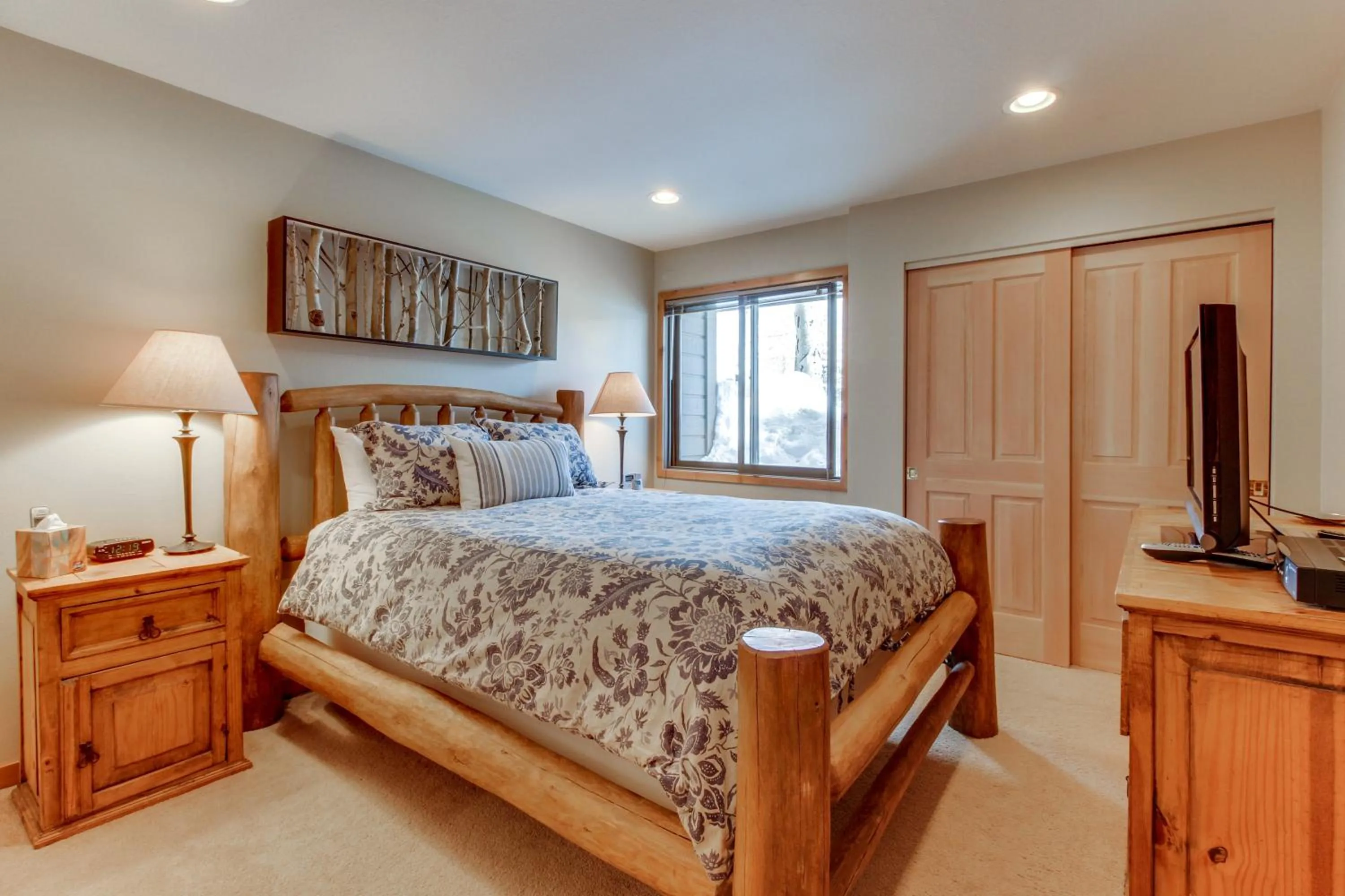 Bed in Bluff Mountain Charmer