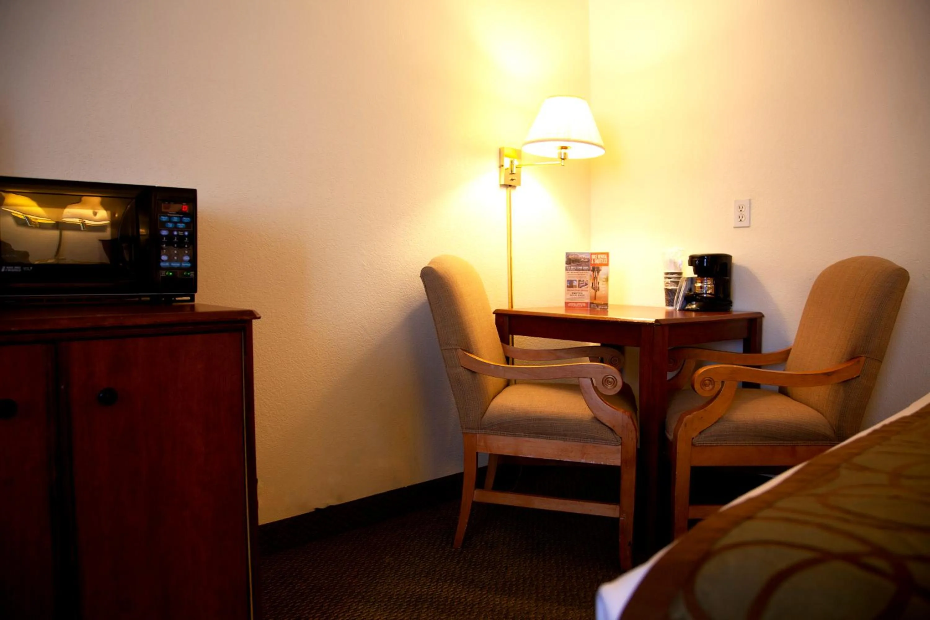 Seating area in Bryce View Lodge Part of the Ruby's Inn Resort