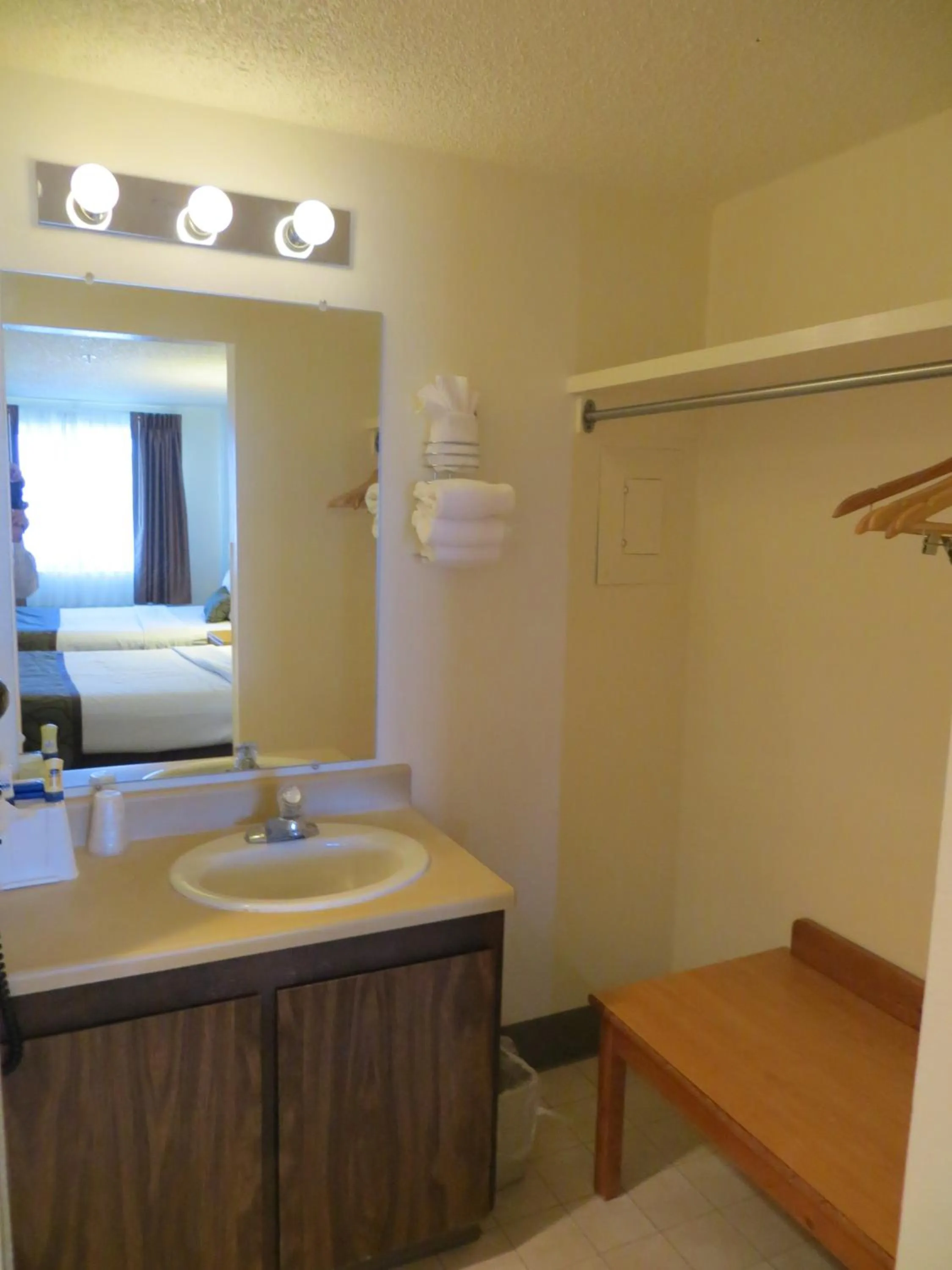 Bathroom, Bed in Bryce View Lodge Part of the Ruby's Inn Resort