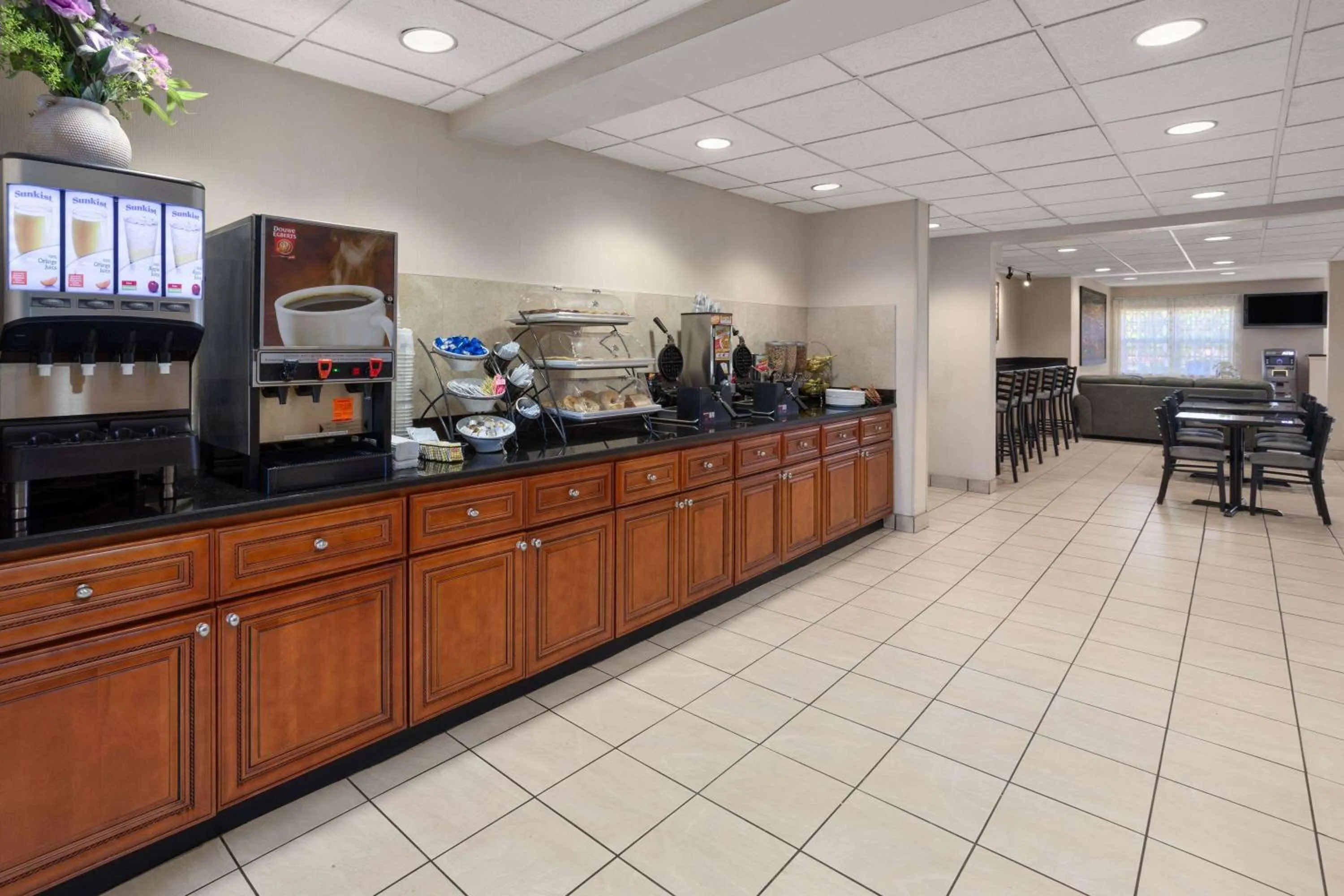 Breakfast in Microtel Inn & Suites by Wyndham Ann Arbor