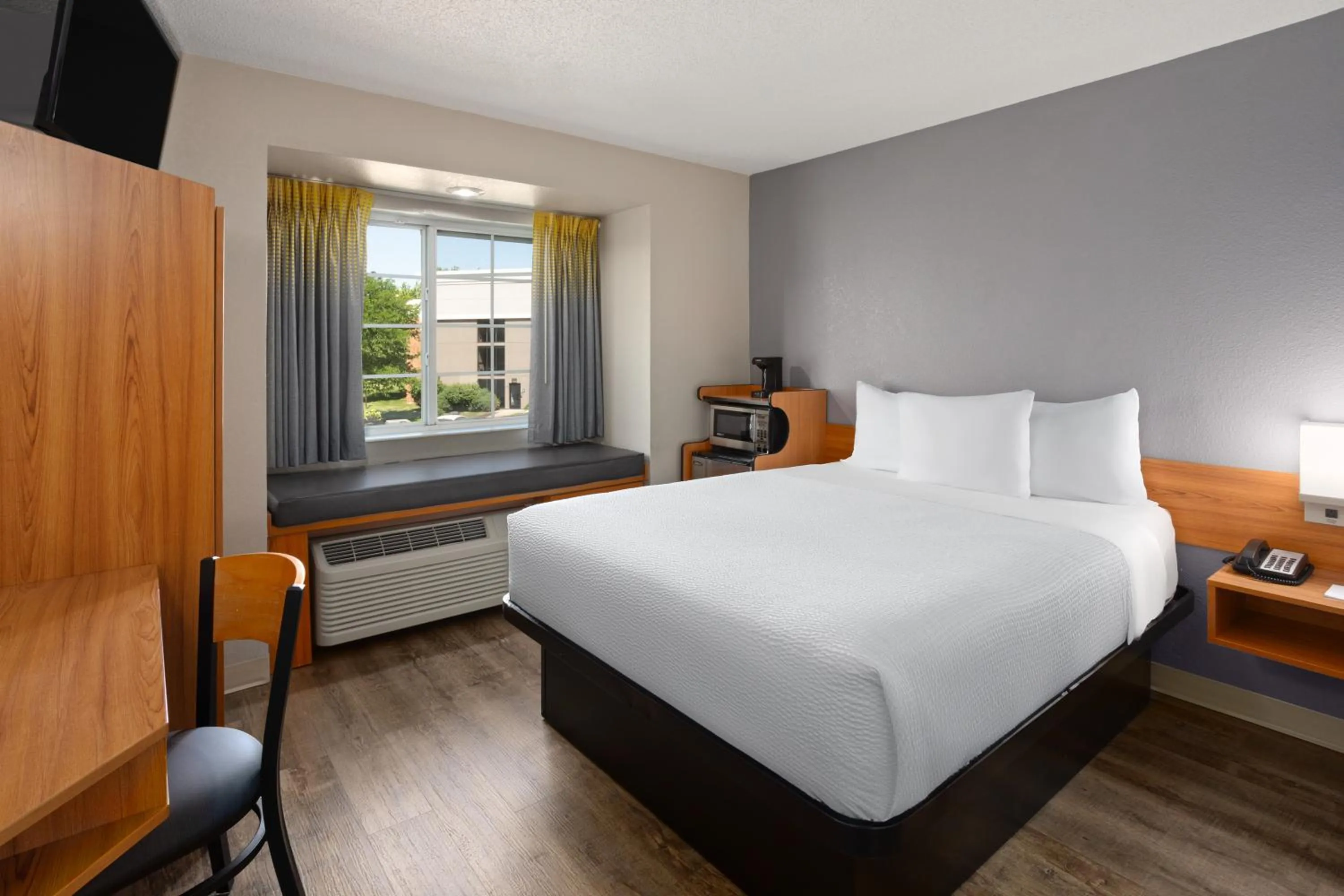 Photo of the whole room, Bed in Microtel Inn & Suites by Wyndham Ann Arbor