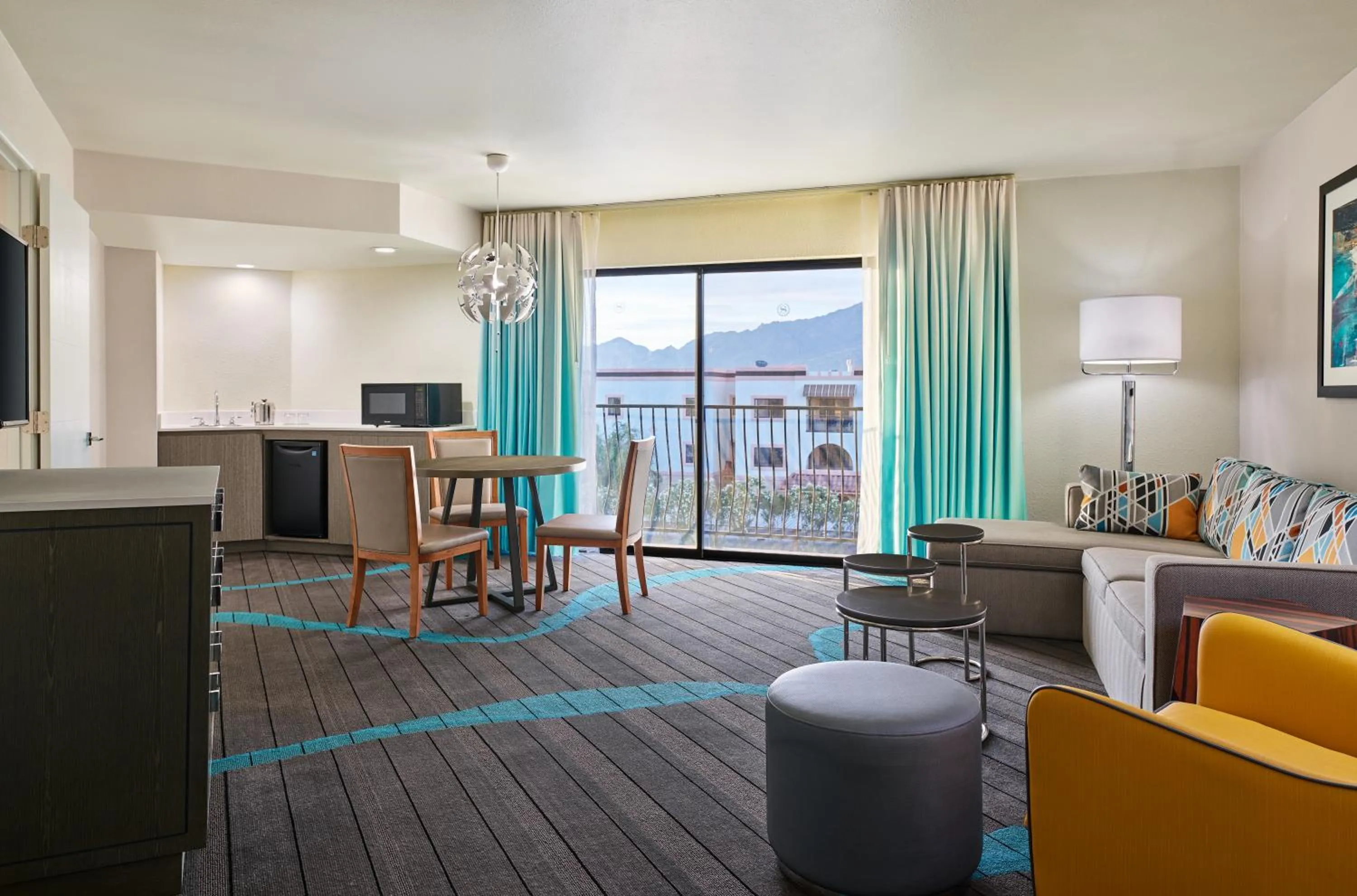 Living room in Sheraton Tucson Hotel & Suites