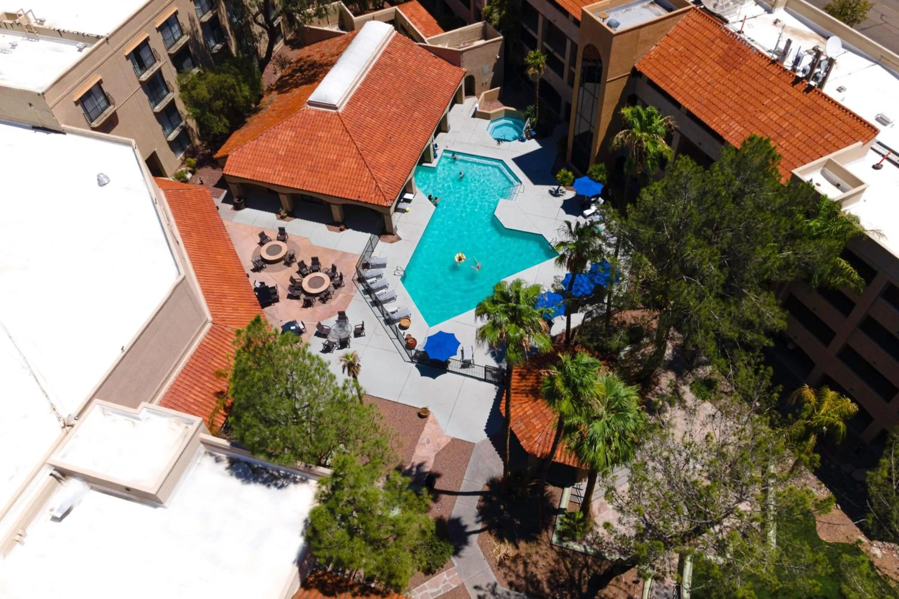 Swimming pool in Sheraton Tucson Hotel & Suites