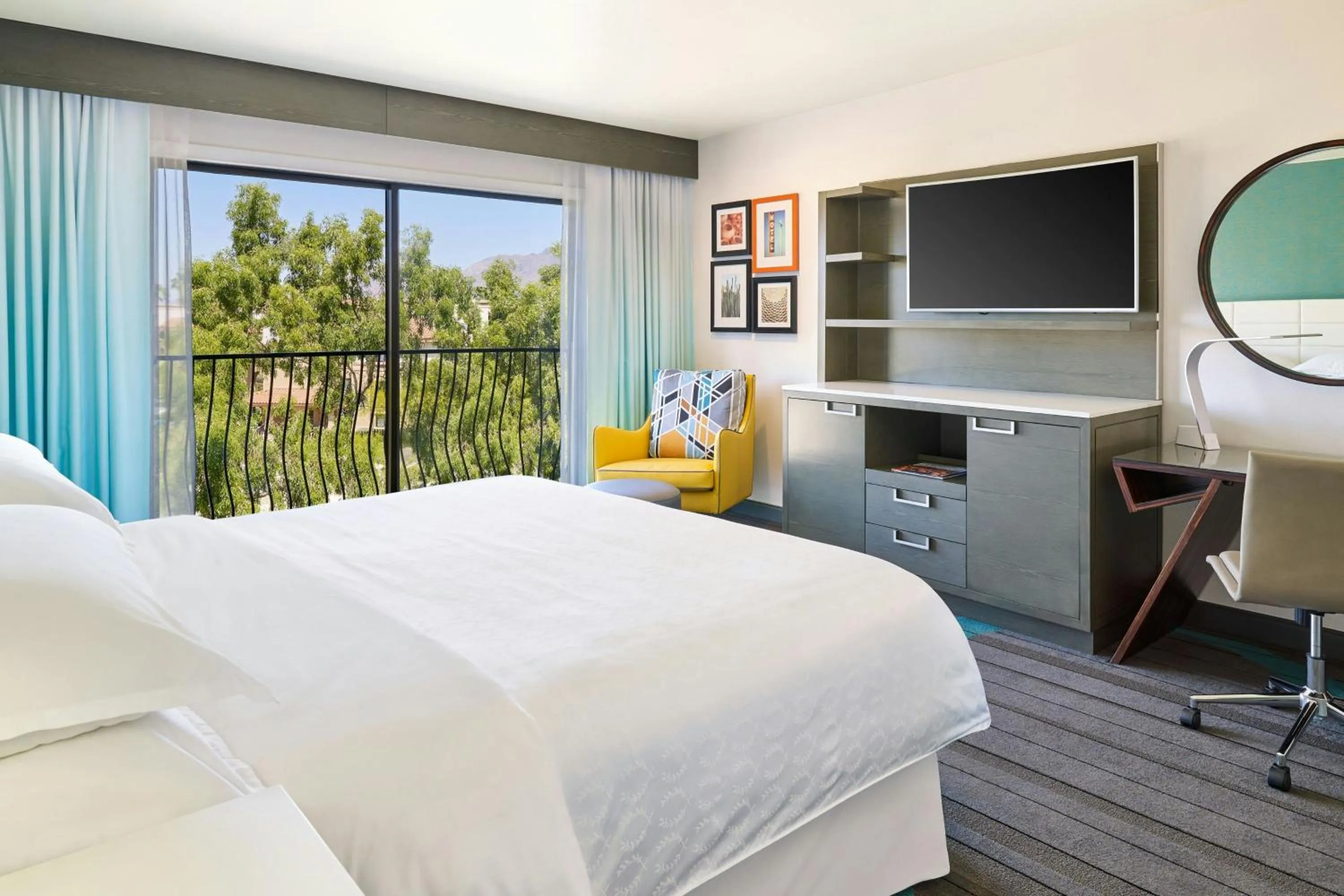 Photo of the whole room, Bed in Sheraton Tucson Hotel & Suites