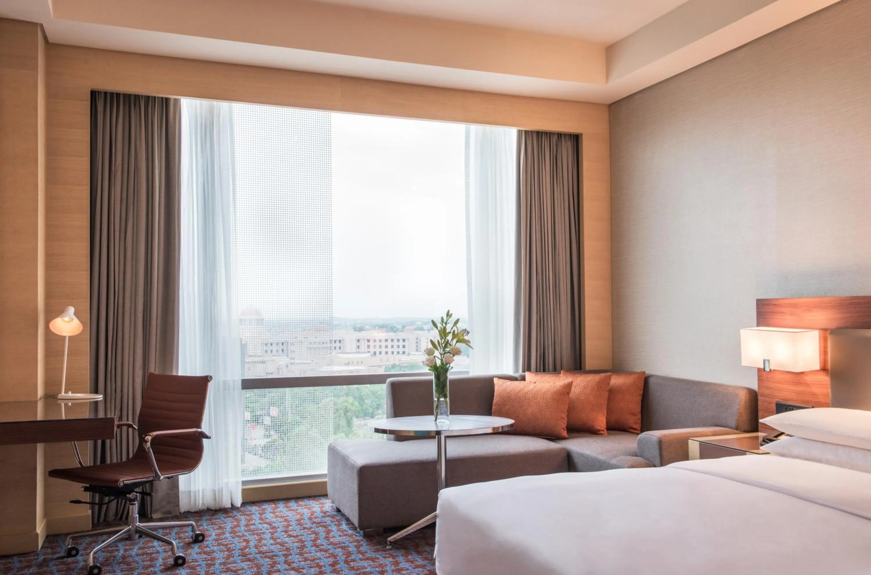City view, Bed in Hyatt Regency Lucknow Gomti Nagar