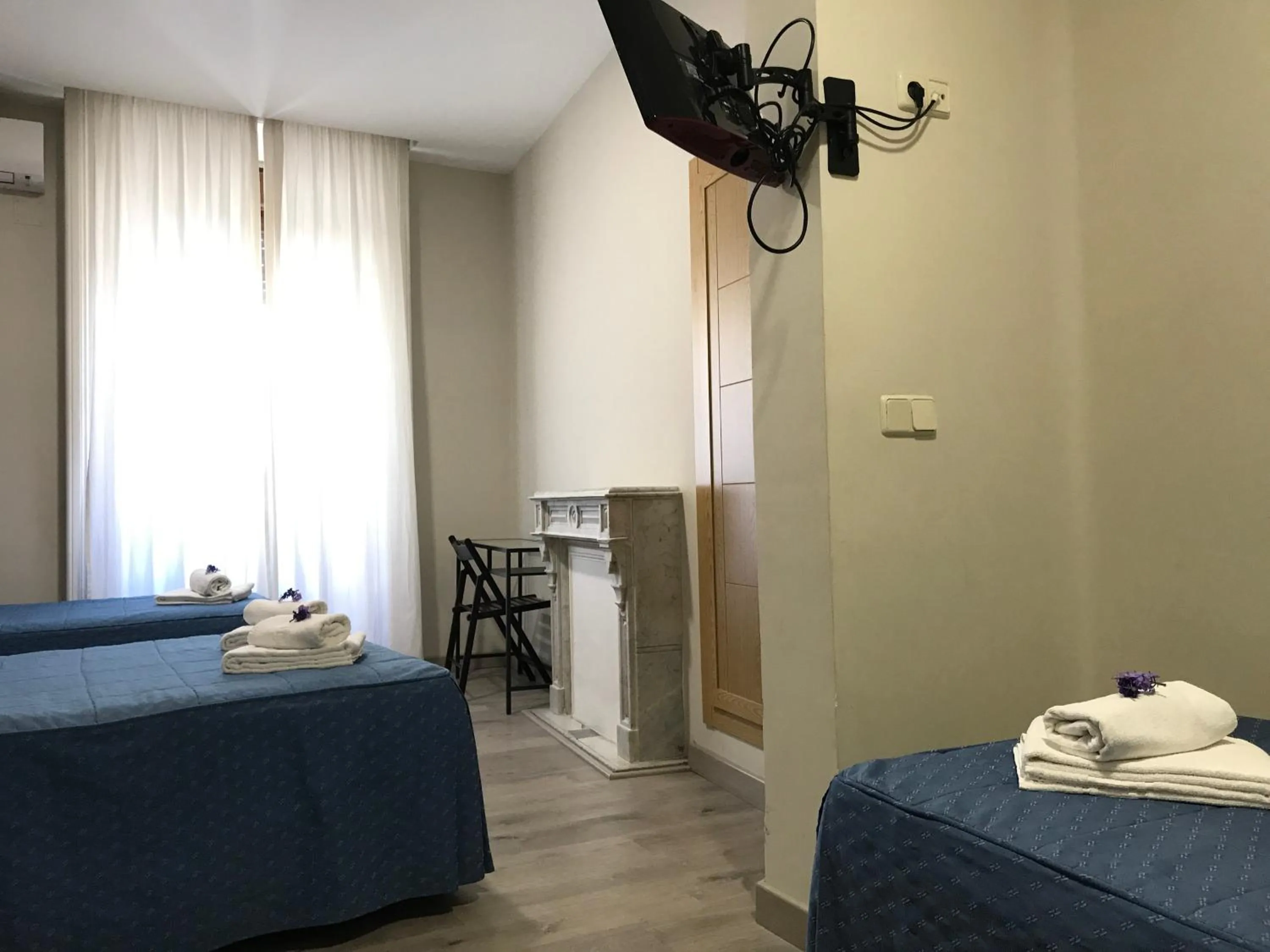 Bedroom, Bed in Hostal El Pilar