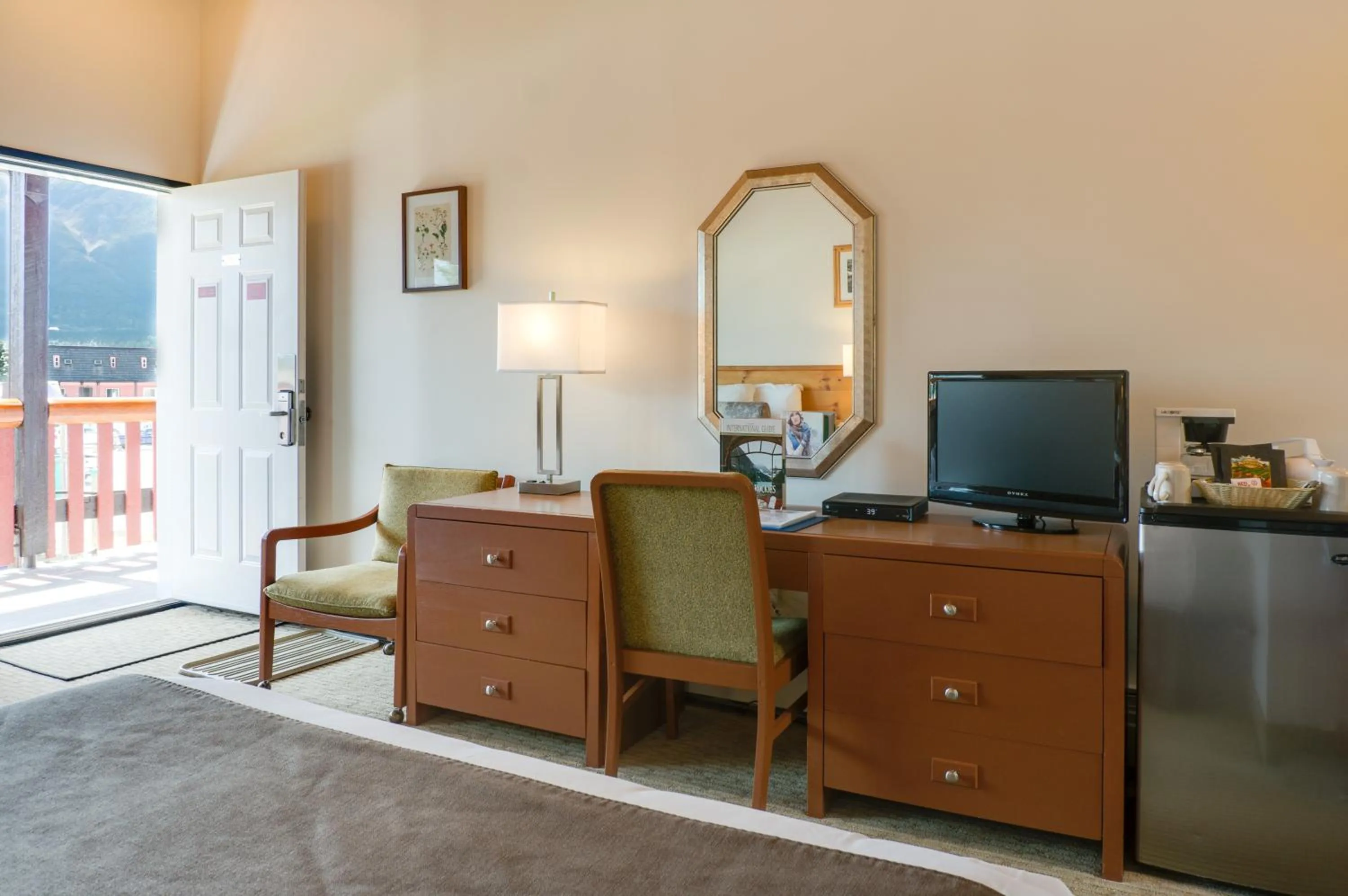 TV and multimedia in Rocky Mountain Ski Lodge