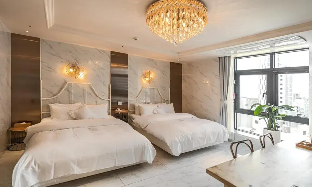 Signature Suite Two-Bedroom (Breakfast Buffet PKG for 2) in Daegu February Hotel Dongseongro Signature Suite Two-Bedroom (Breakfast Buffet PKG for 2) in Daegu February Hotel Dongseongro