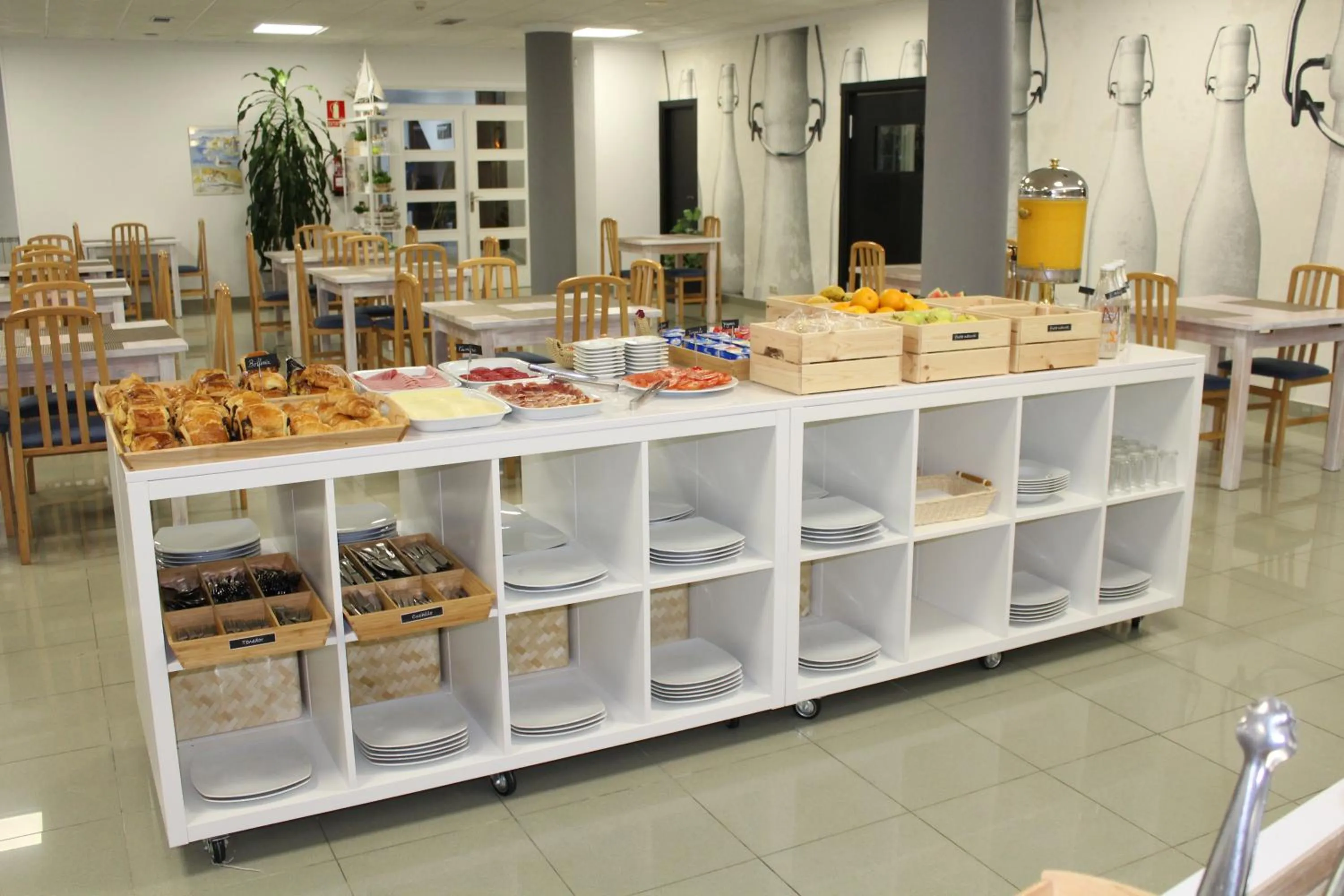 Buffet breakfast in Hotel Mar Azul