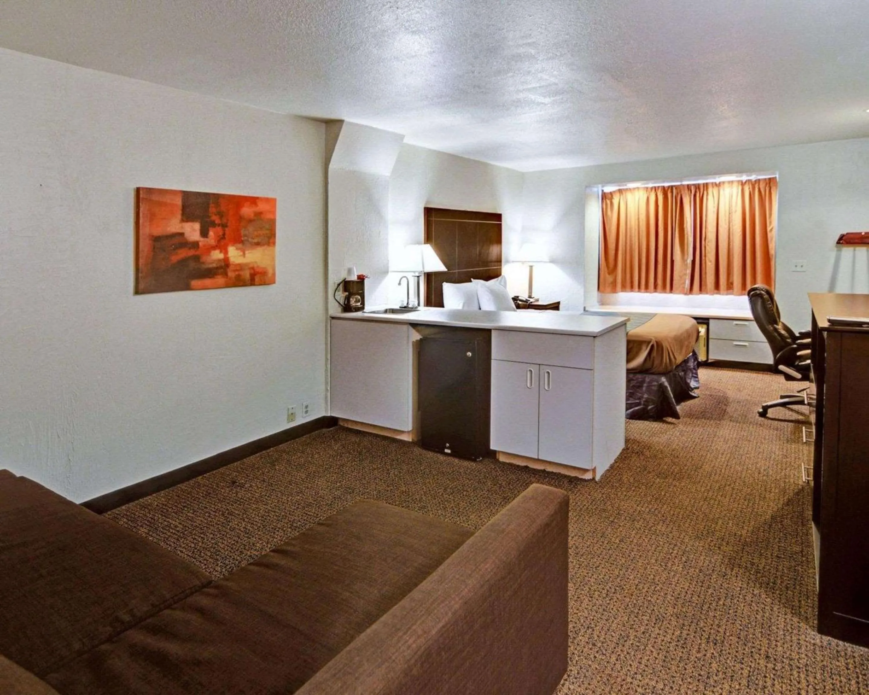 Photo of the whole room, Bed in Rodeway Inn & Suites Lewisville I-35
