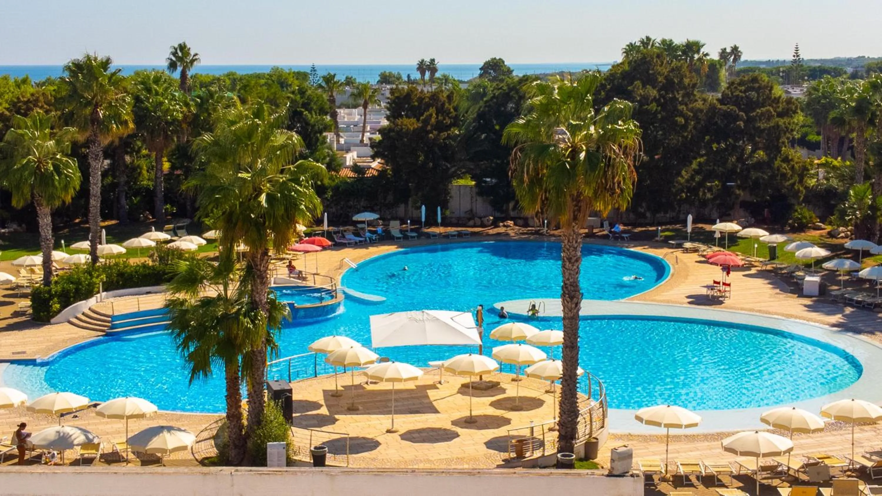 Swimming pool in Riva Marina Resort - CDSHotels