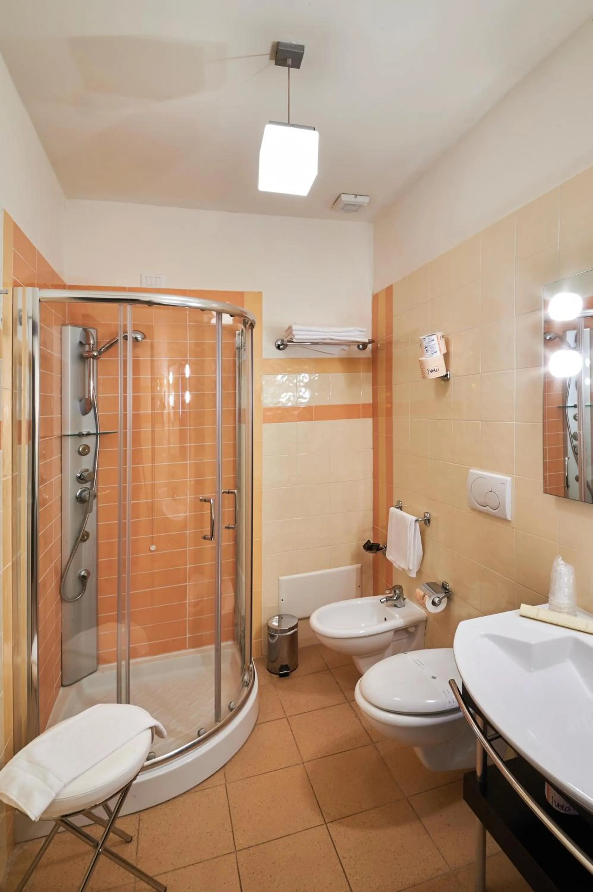 Shower in Riva Marina Resort - CDSHotels
