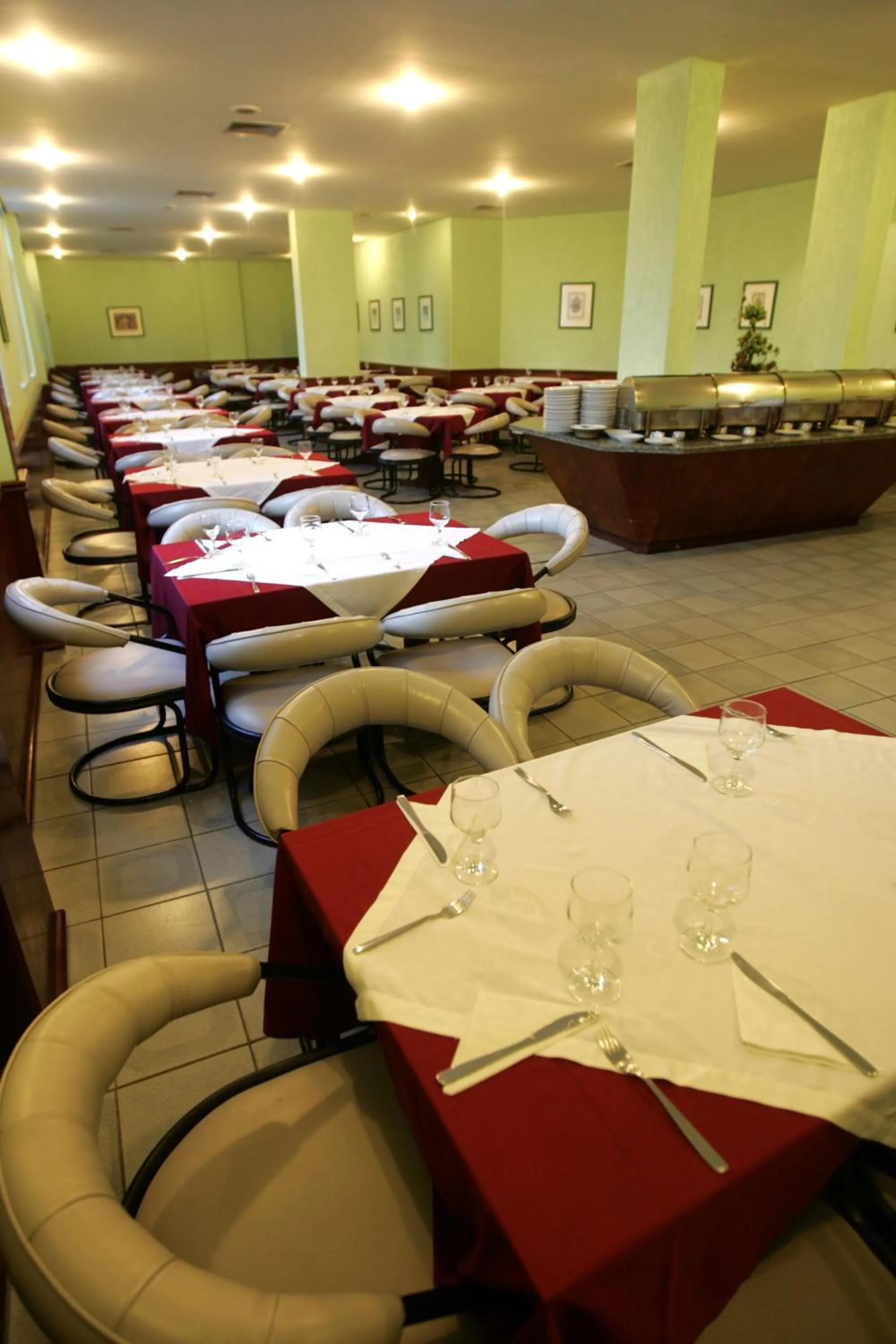 Restaurant/places to eat in Lider Palace Hotel