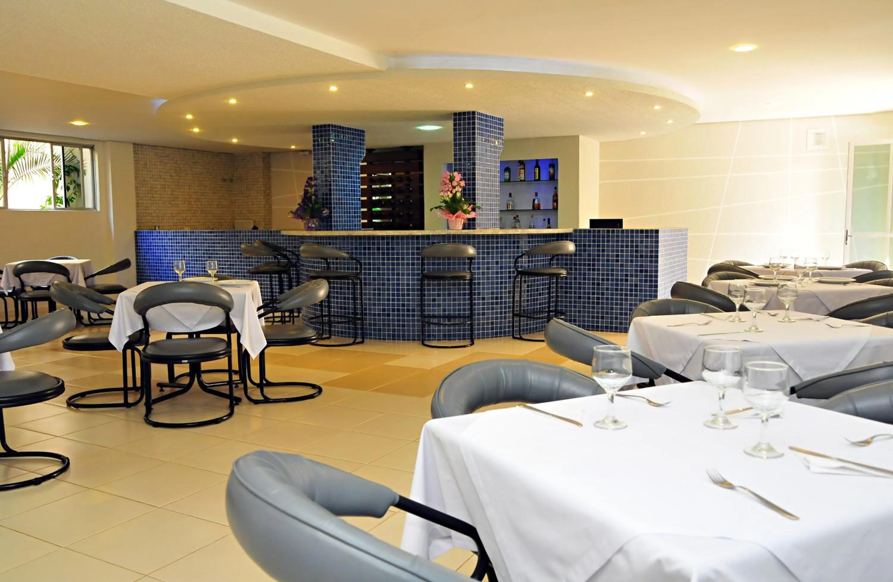 Restaurant/places to eat in Lider Palace Hotel