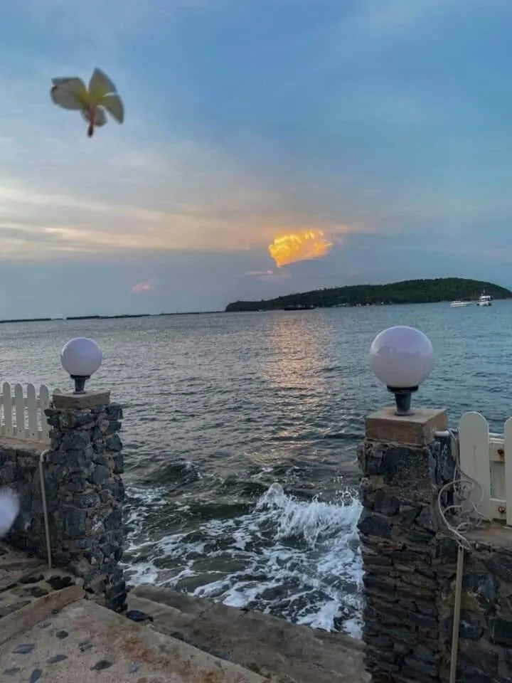 Rubtawan Sichang Resort