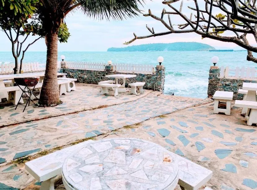 Rubtawan Sichang Resort