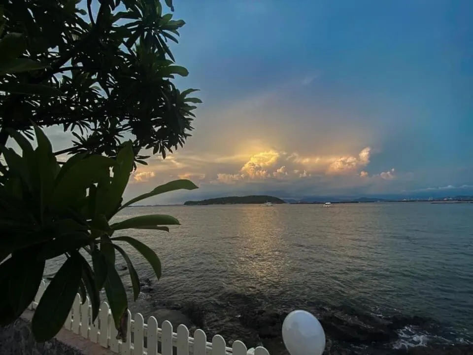 Rubtawan Sichang Resort