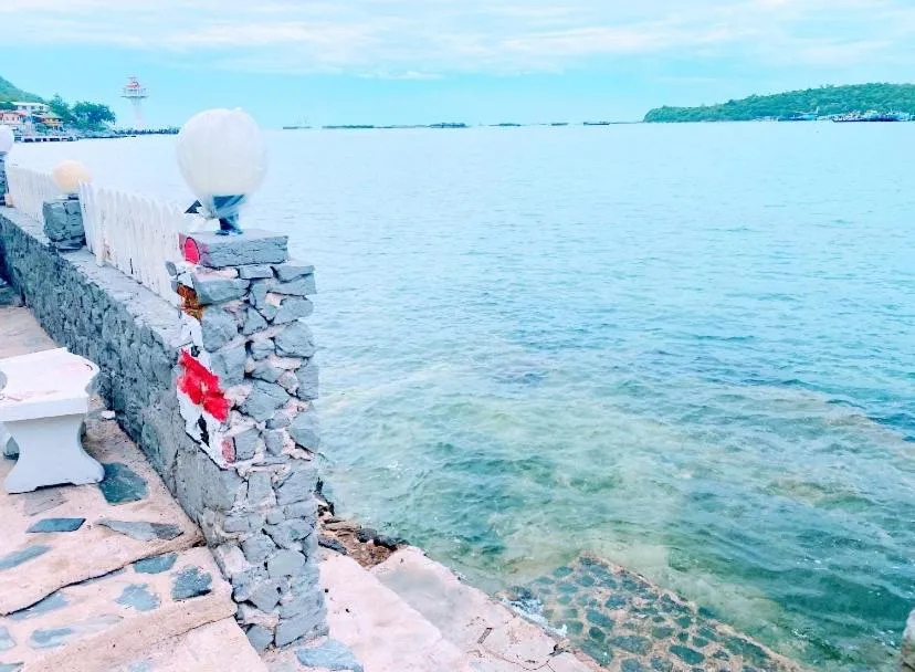 Rubtawan Sichang Resort