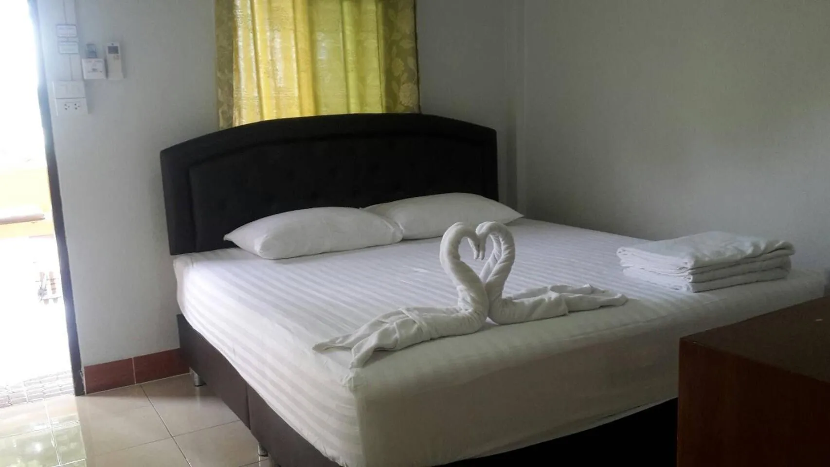 Bed in Rubtawan Sichang Resort