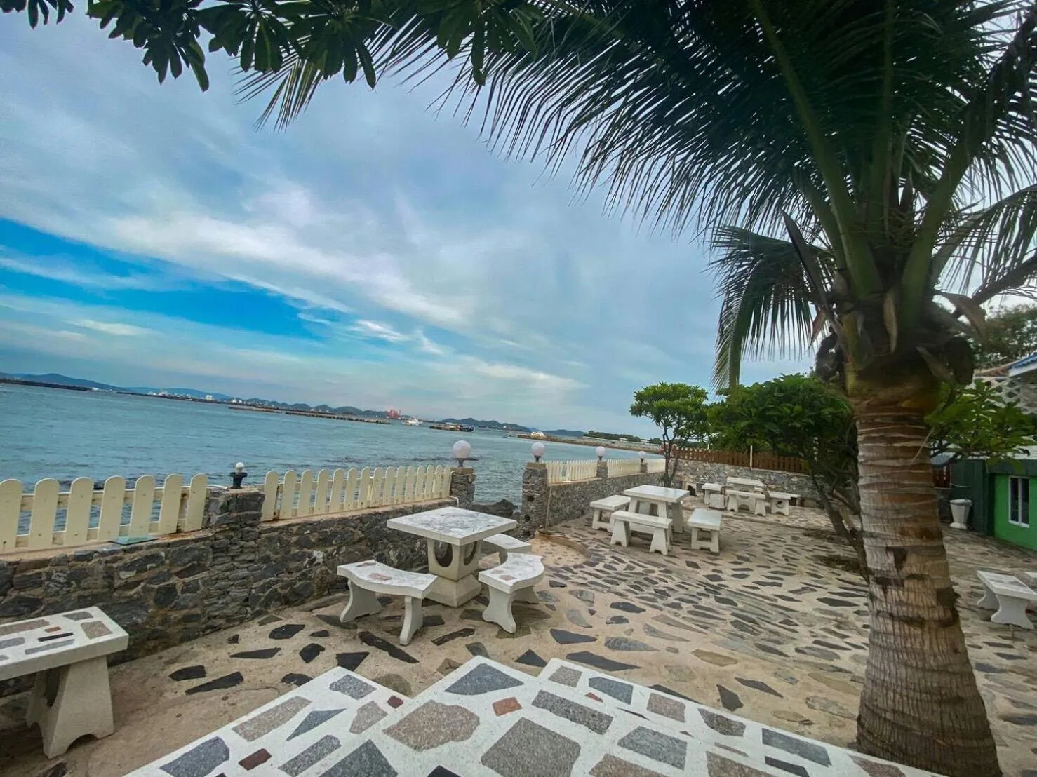 Rubtawan Sichang Resort