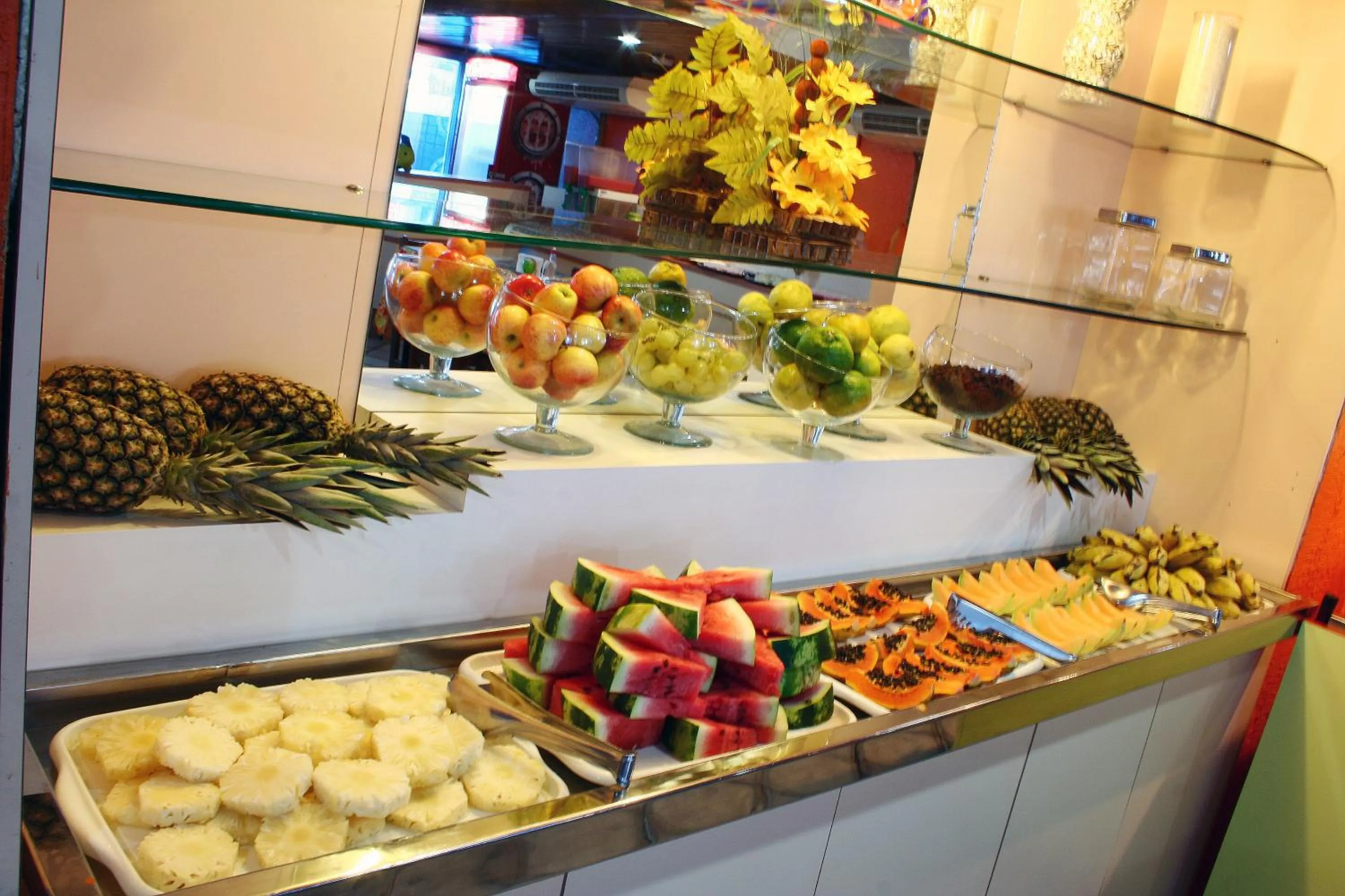 Restaurant/places to eat in JR Hotel