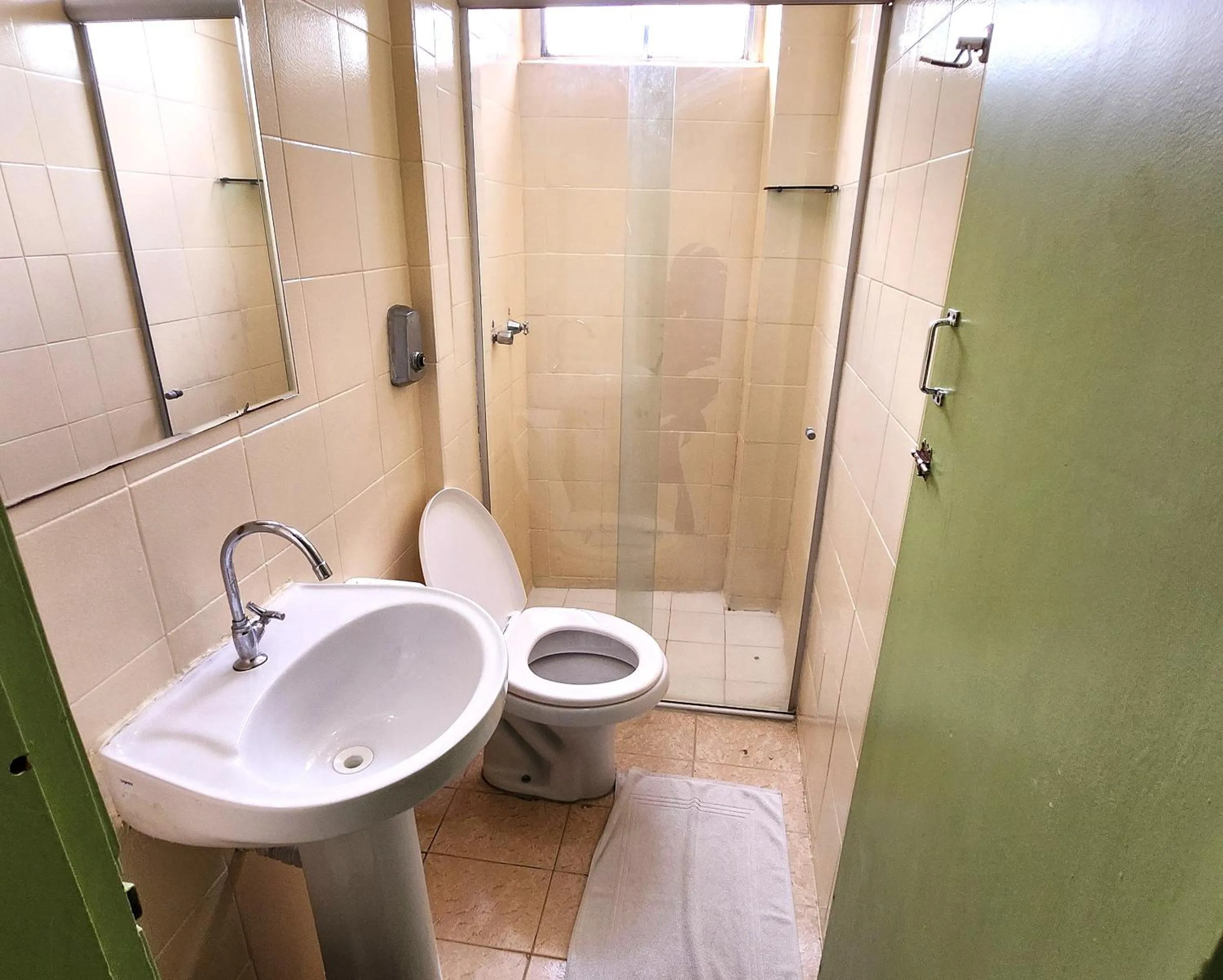 Shower in Guarany Hotel Express