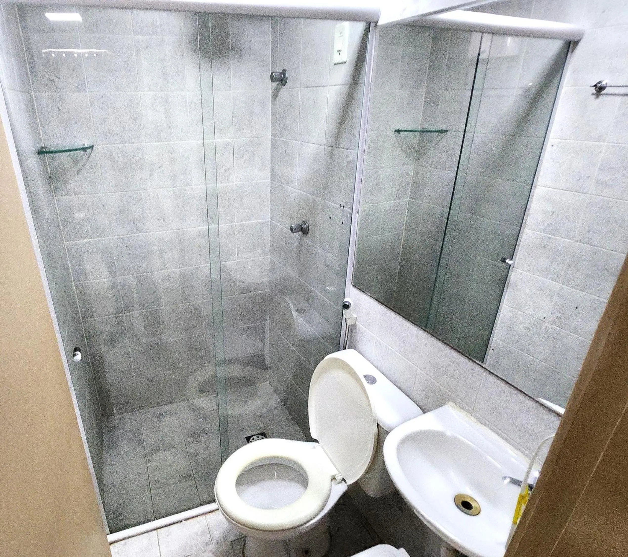 Shower in Guarany Hotel Express