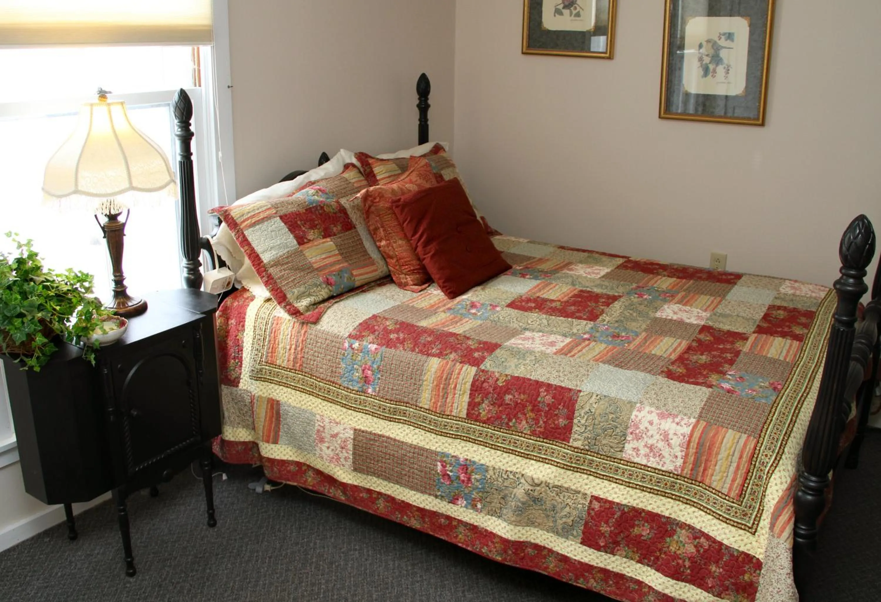 Bed in The Brewster Inn
